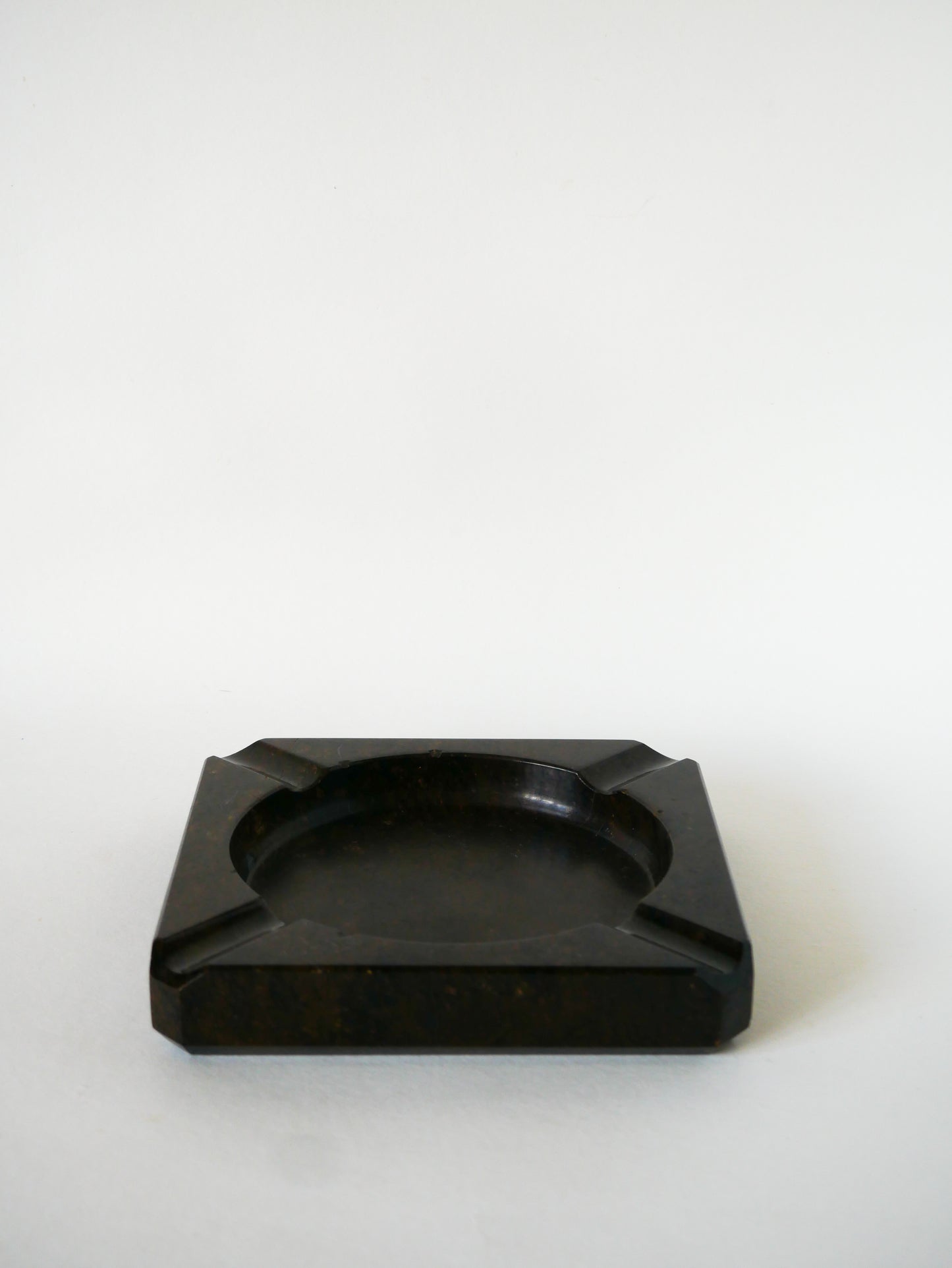 Très grand cendrier en marbre, forme Carrée, Marron, Design, 1970