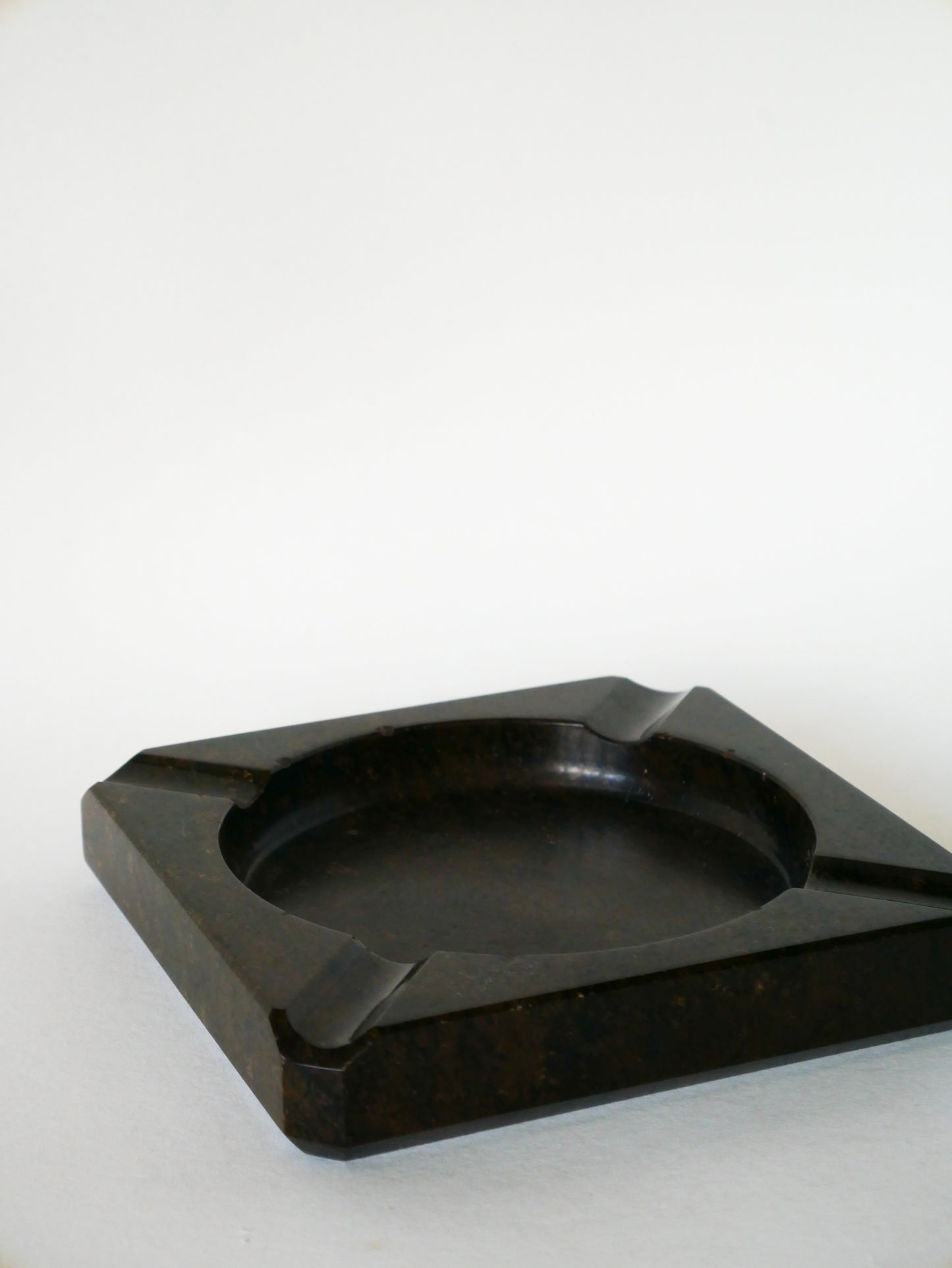 Très grand cendrier en marbre, forme Carrée, Marron, Design, 1970