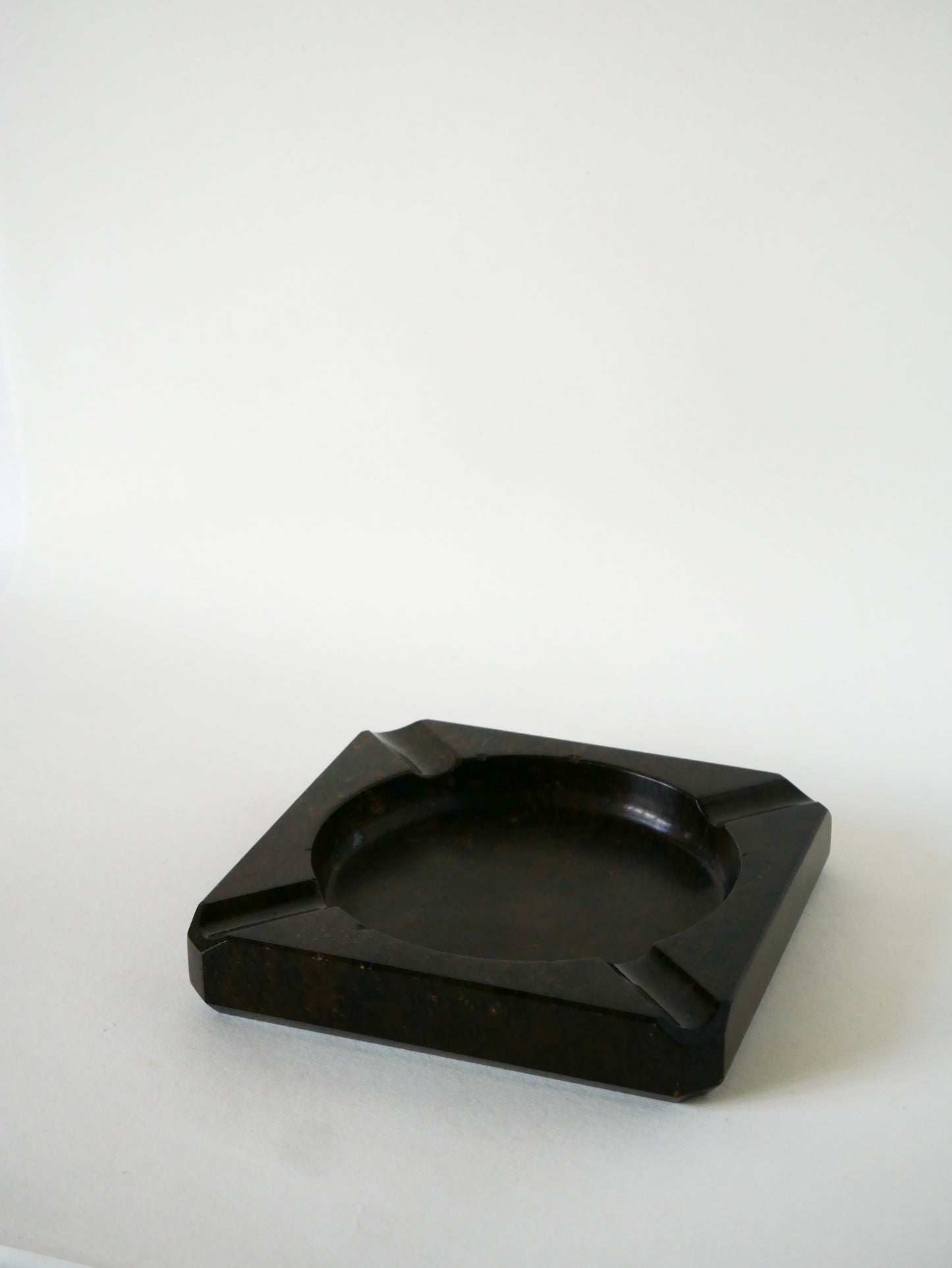 Très grand cendrier en marbre, forme Carrée, Marron, Design, 1970