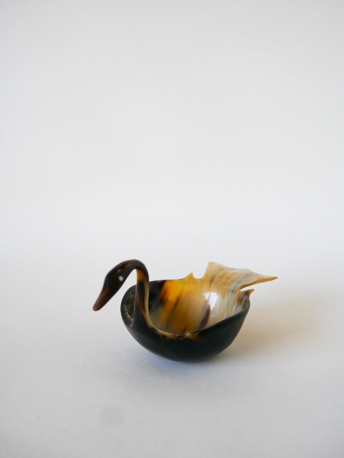 Vide-poche en corne en forme de cygne, 1970