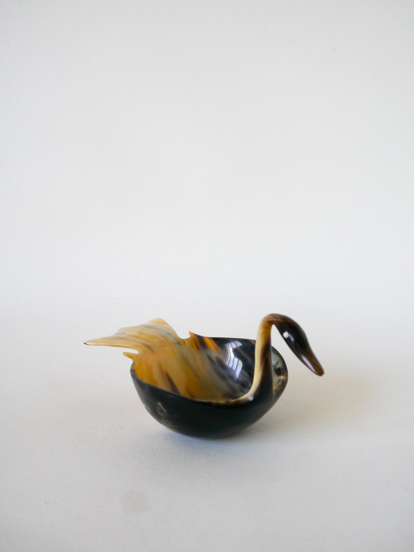 Vide-poche en corne en forme de cygne, 1970