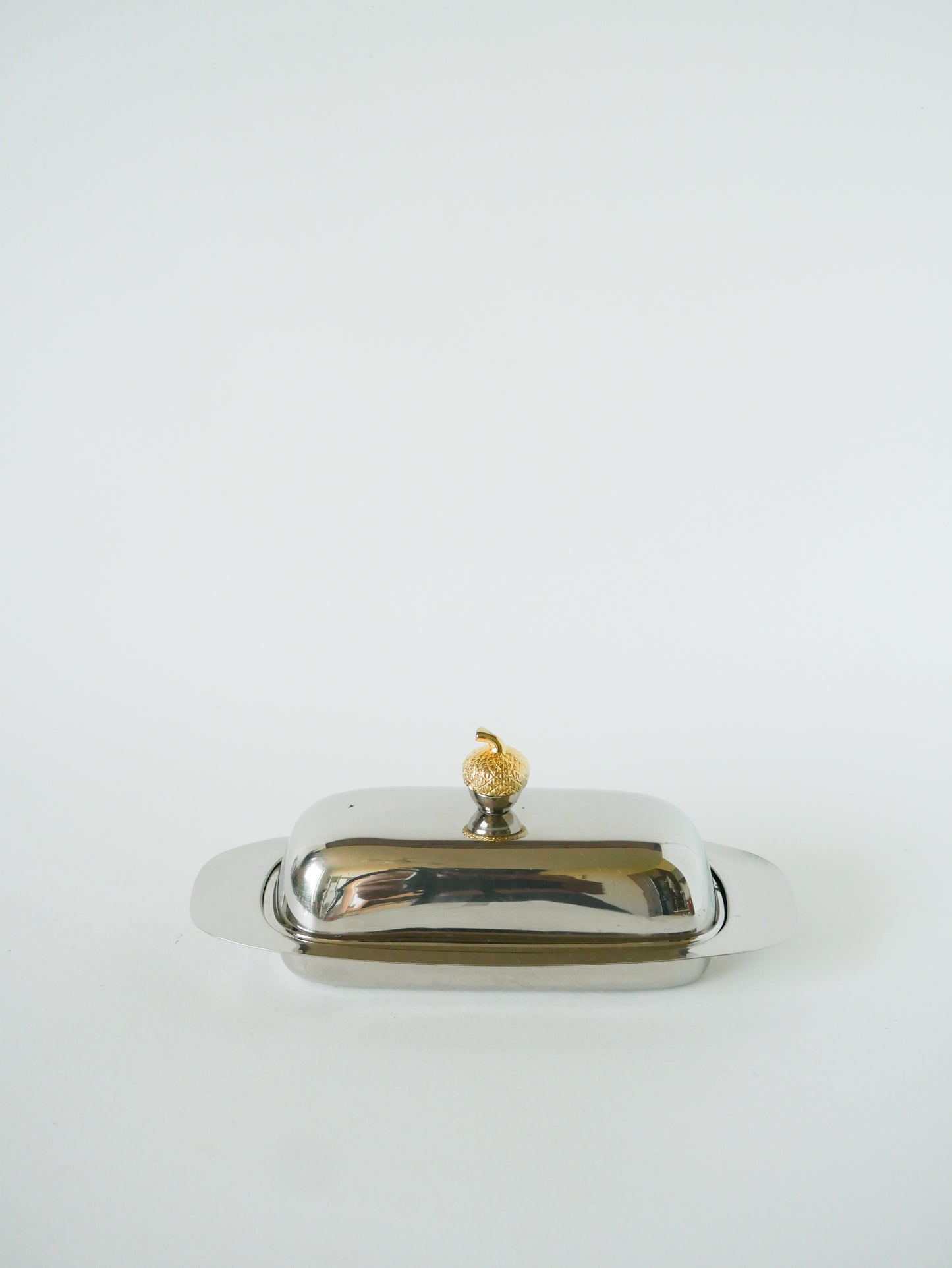 Beurrier en métal argenté, laiton et verre, 1960
