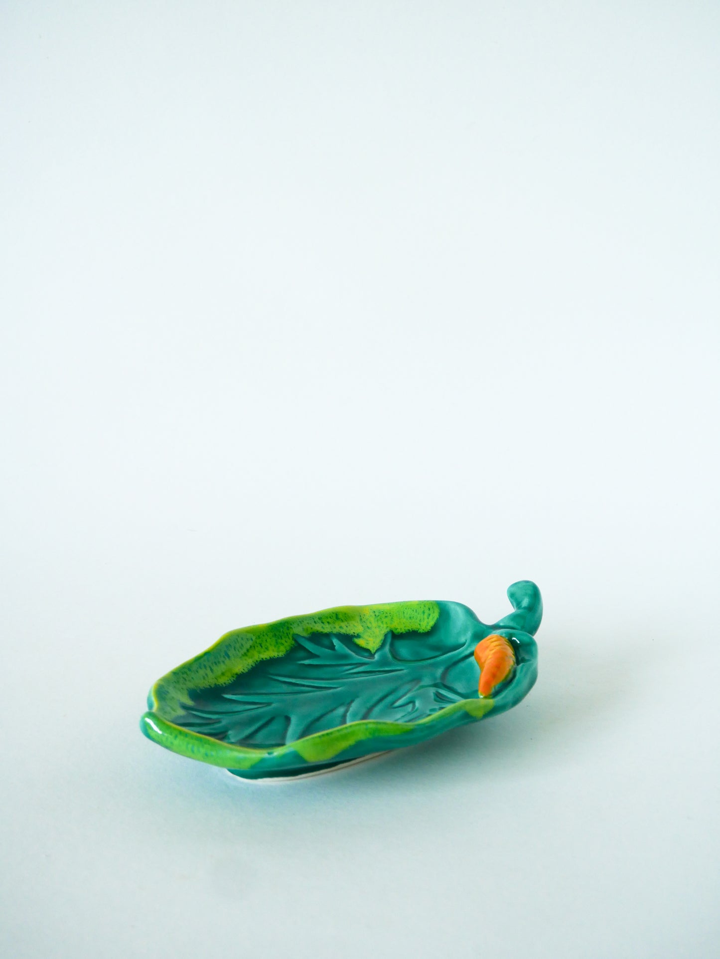 Vide-poche en céramique, modèle Feuille, Vert & Jaune, Signé Vallauris, 1970