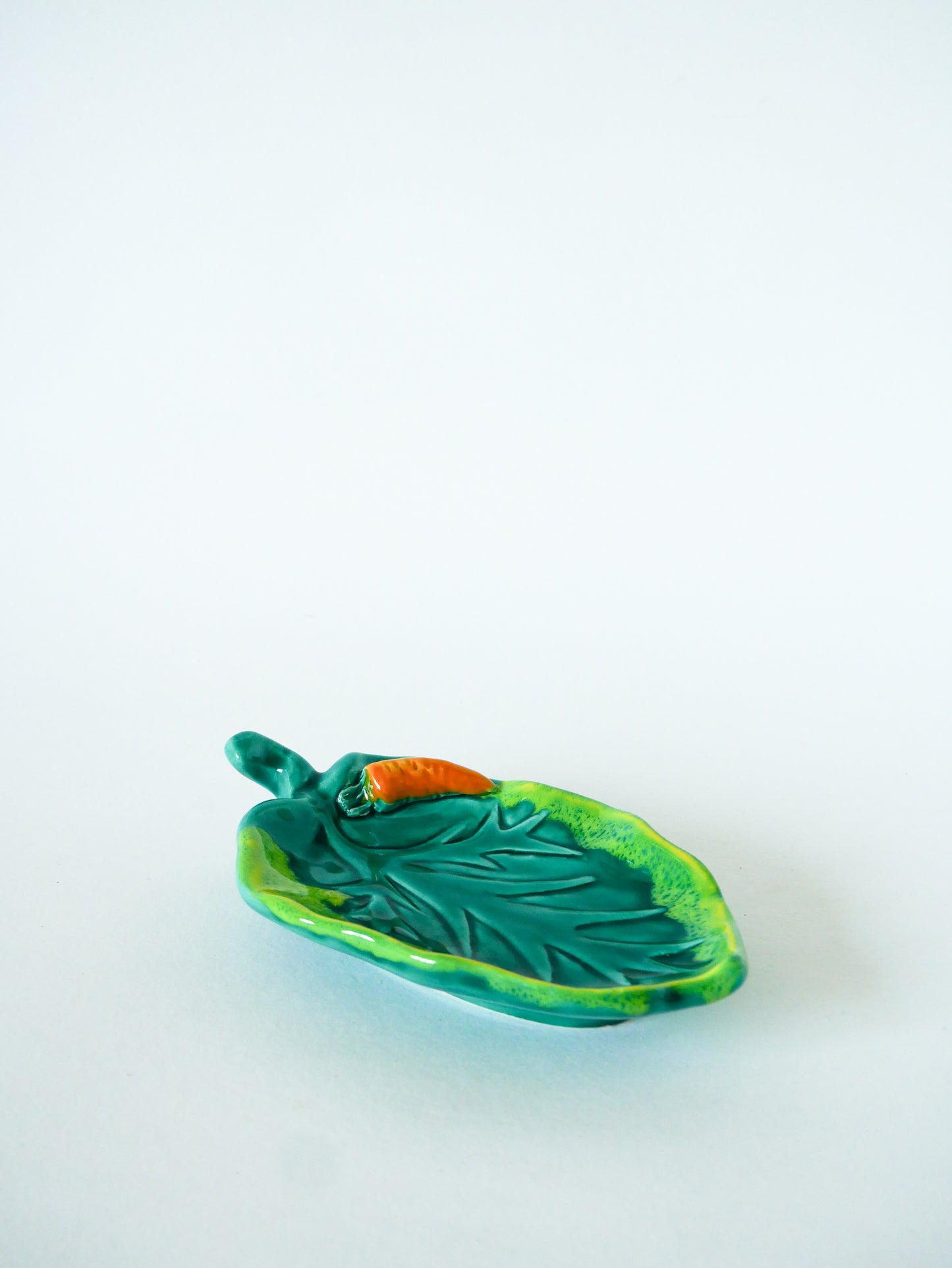 Vide-poche en céramique, modèle Feuille, Vert & Jaune, Signé Vallauris, 1970