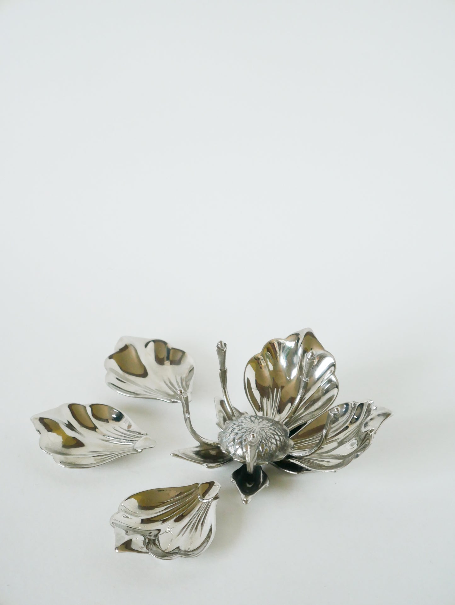 Vide-poche / cendrier en métal argenté, forme Fleur & Pétales, 1970