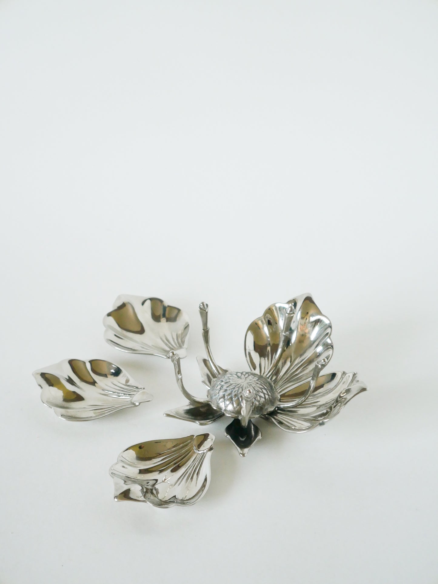 Vide-poche / cendrier en métal argenté, forme Fleur & Pétales, 1970