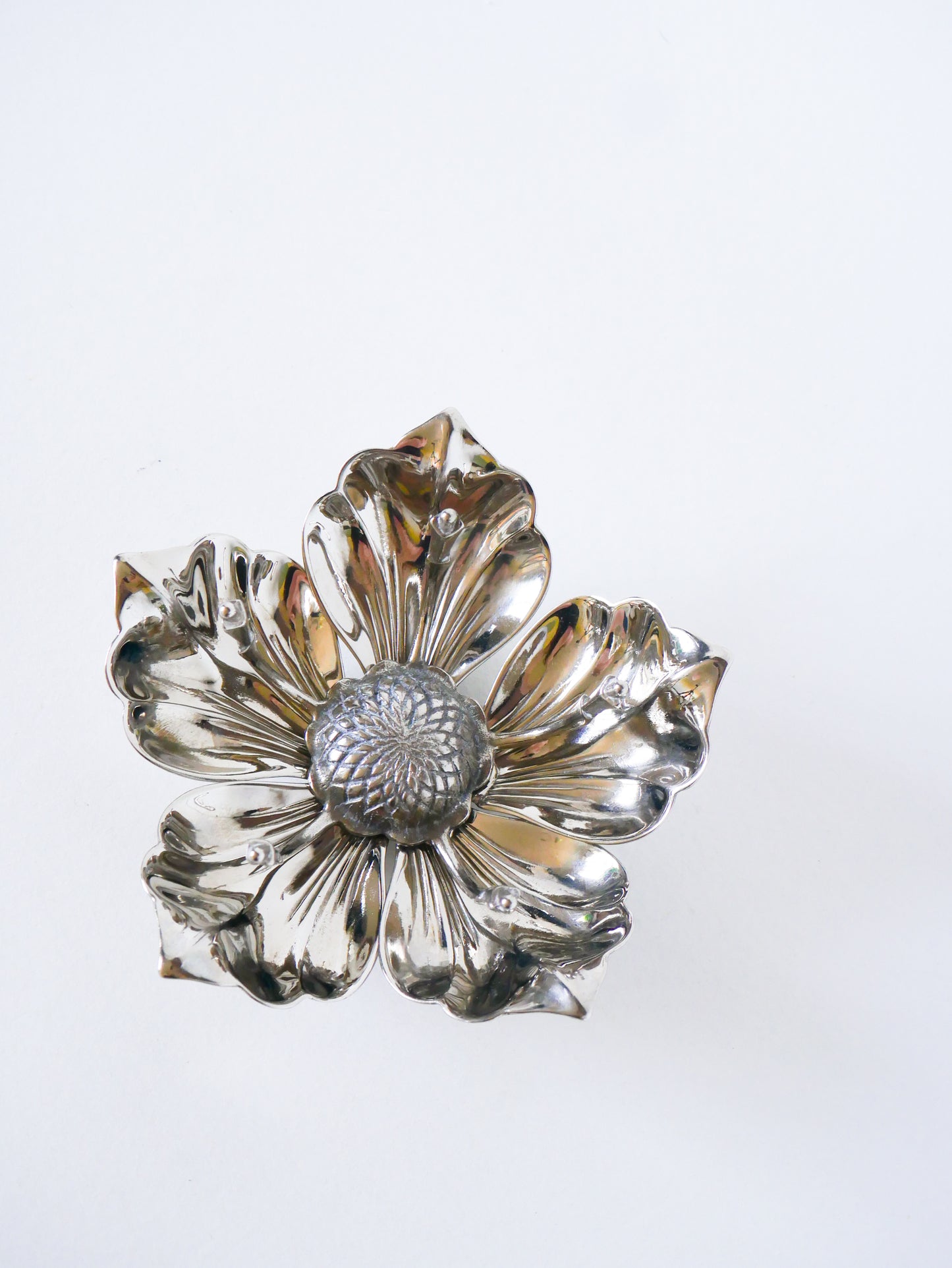 Vide-poche / cendrier en métal argenté, forme Fleur & Pétales, 1970