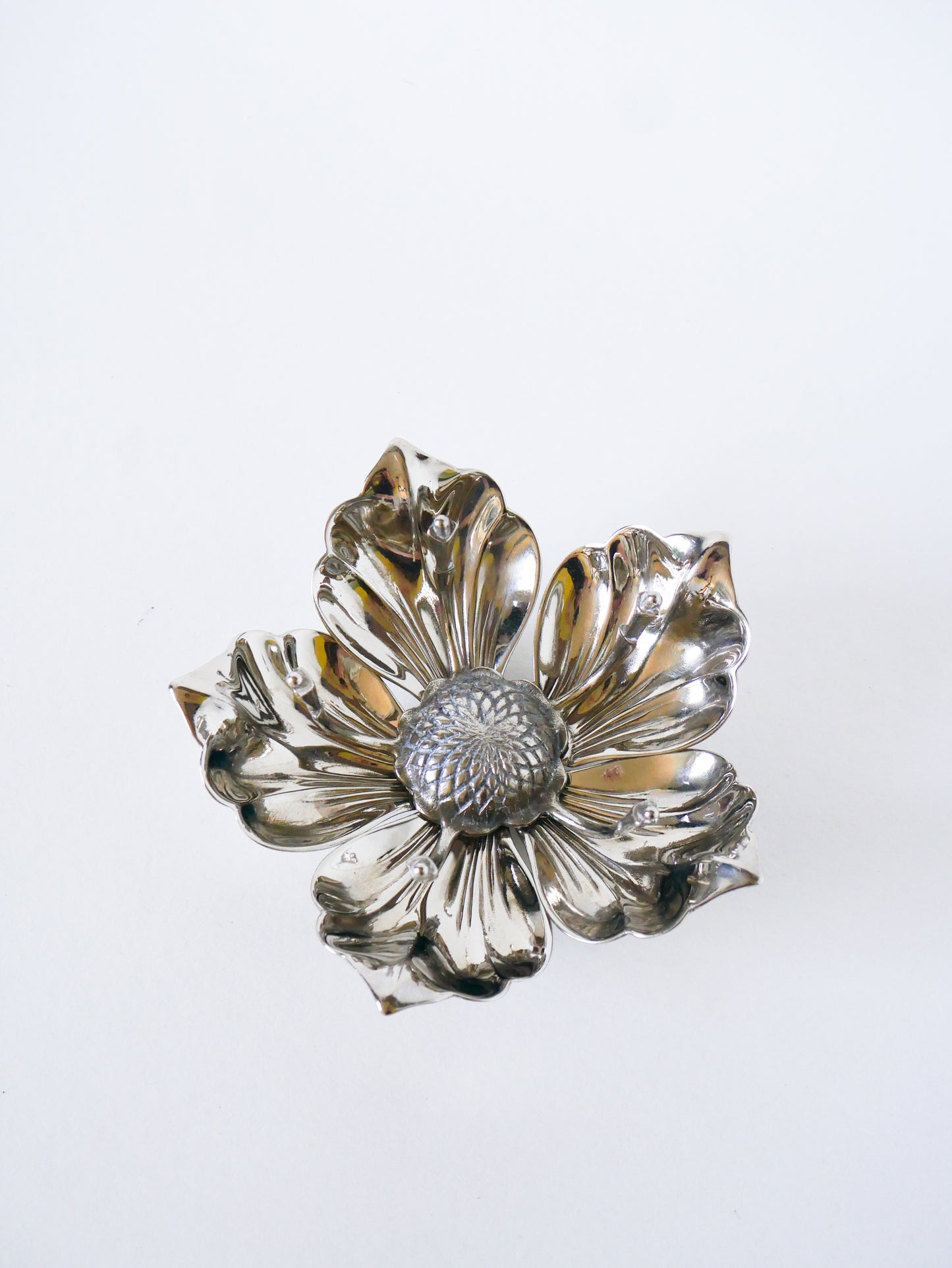 Vide-poche / cendrier en métal argenté, forme Fleur & Pétales, 1970