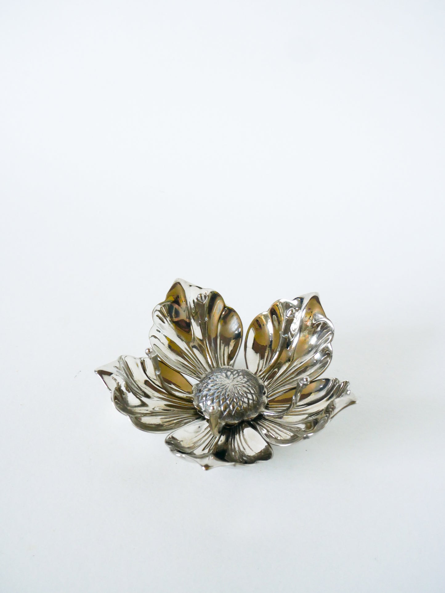 Vide-poche / cendrier en métal argenté, forme Fleur & Pétales, 1970