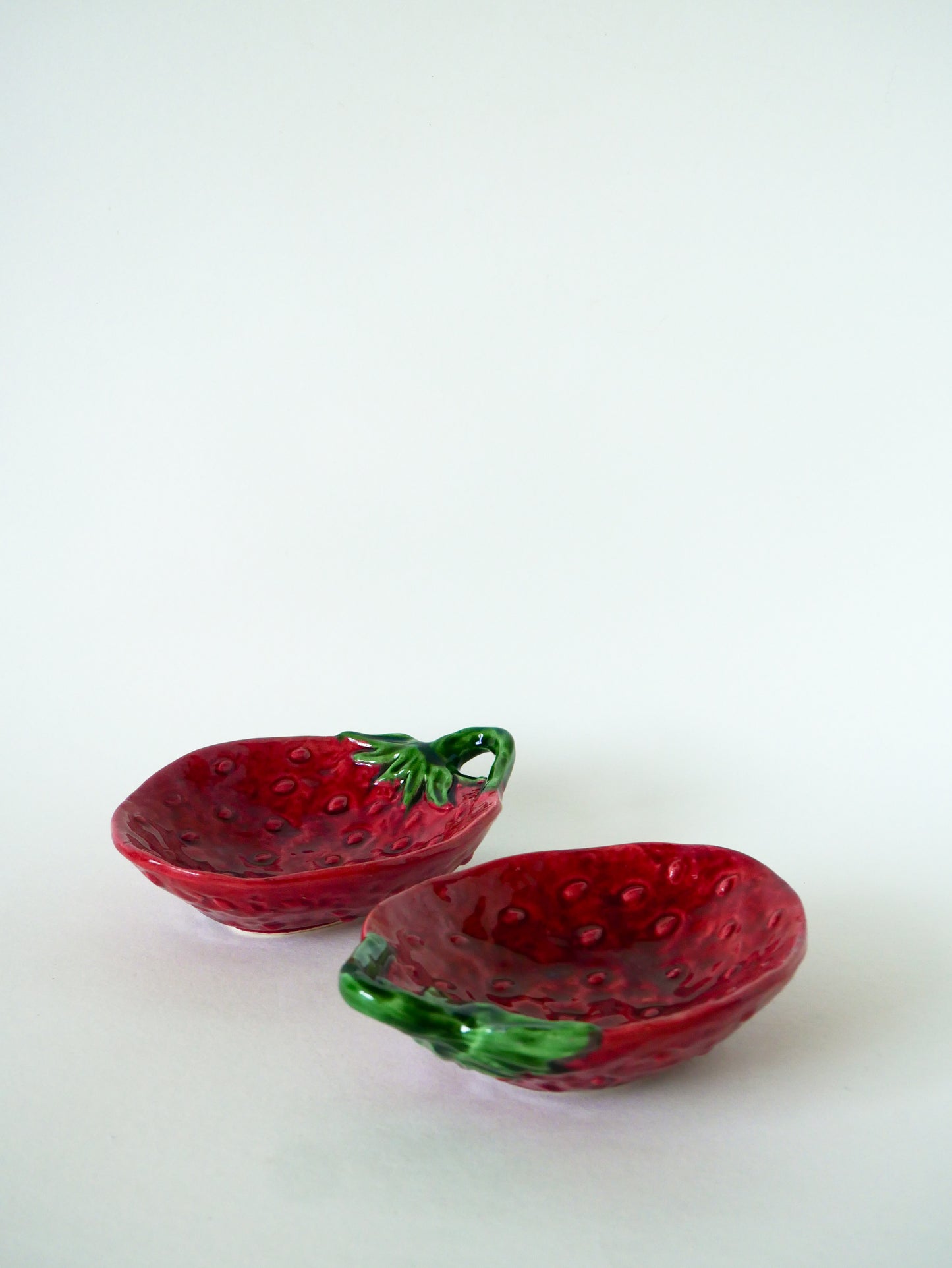 Ensemble de 6 ramequins en barbotine, modèle Framboise, Vallauris, 1970