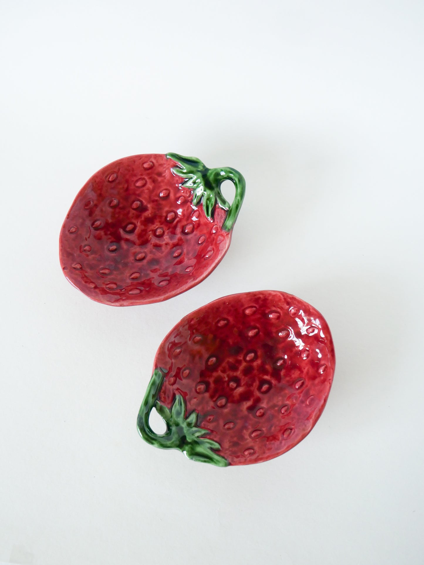 Ensemble de 6 ramequins en barbotine, modèle Framboise, Vallauris, 1970