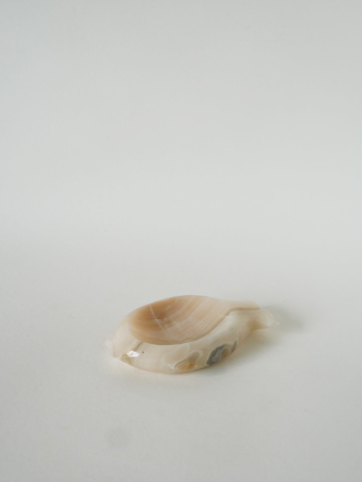 Vide-poche en onyx en forme de poisson, Blanc, 1970 - 16 X 11 cm