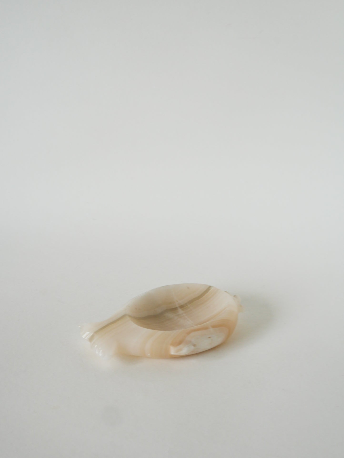 Vide-poche en onyx en forme de poisson, Blanc, 1970 - 16 X 11 cm