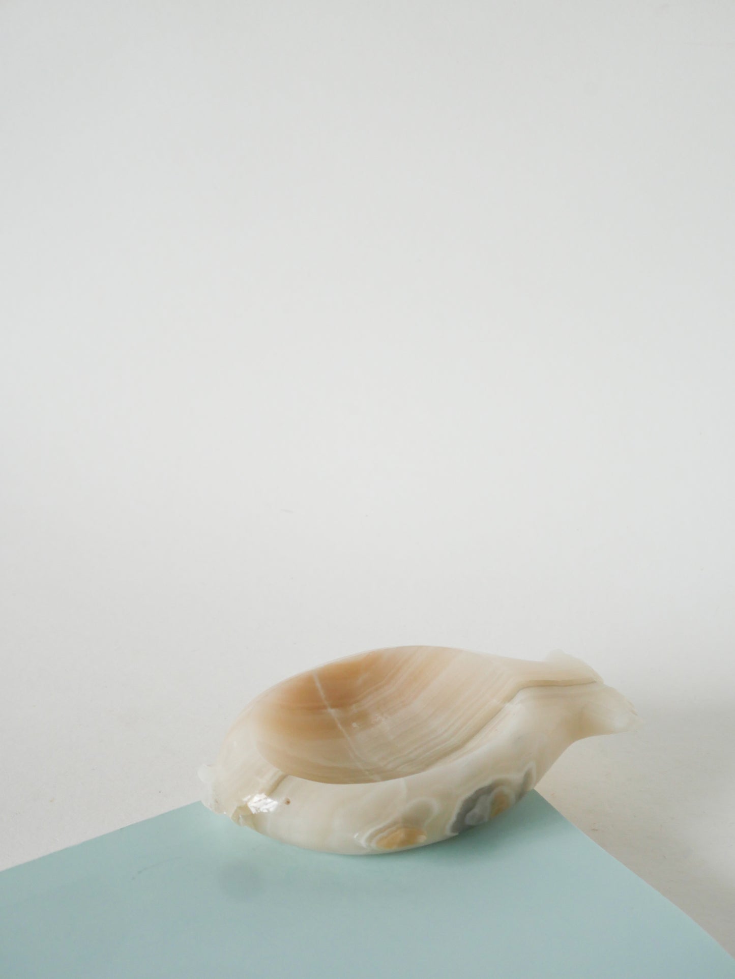 Vide-poche en onyx en forme de poisson, Blanc, 1970 - 16 X 11 cm