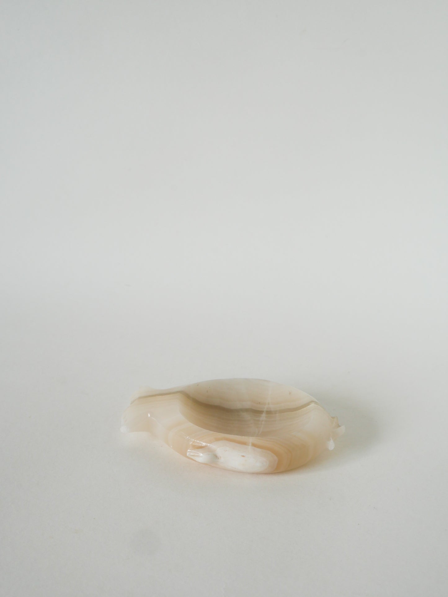 Vide-poche en onyx en forme de poisson, Blanc, 1970 - 16 X 11 cm