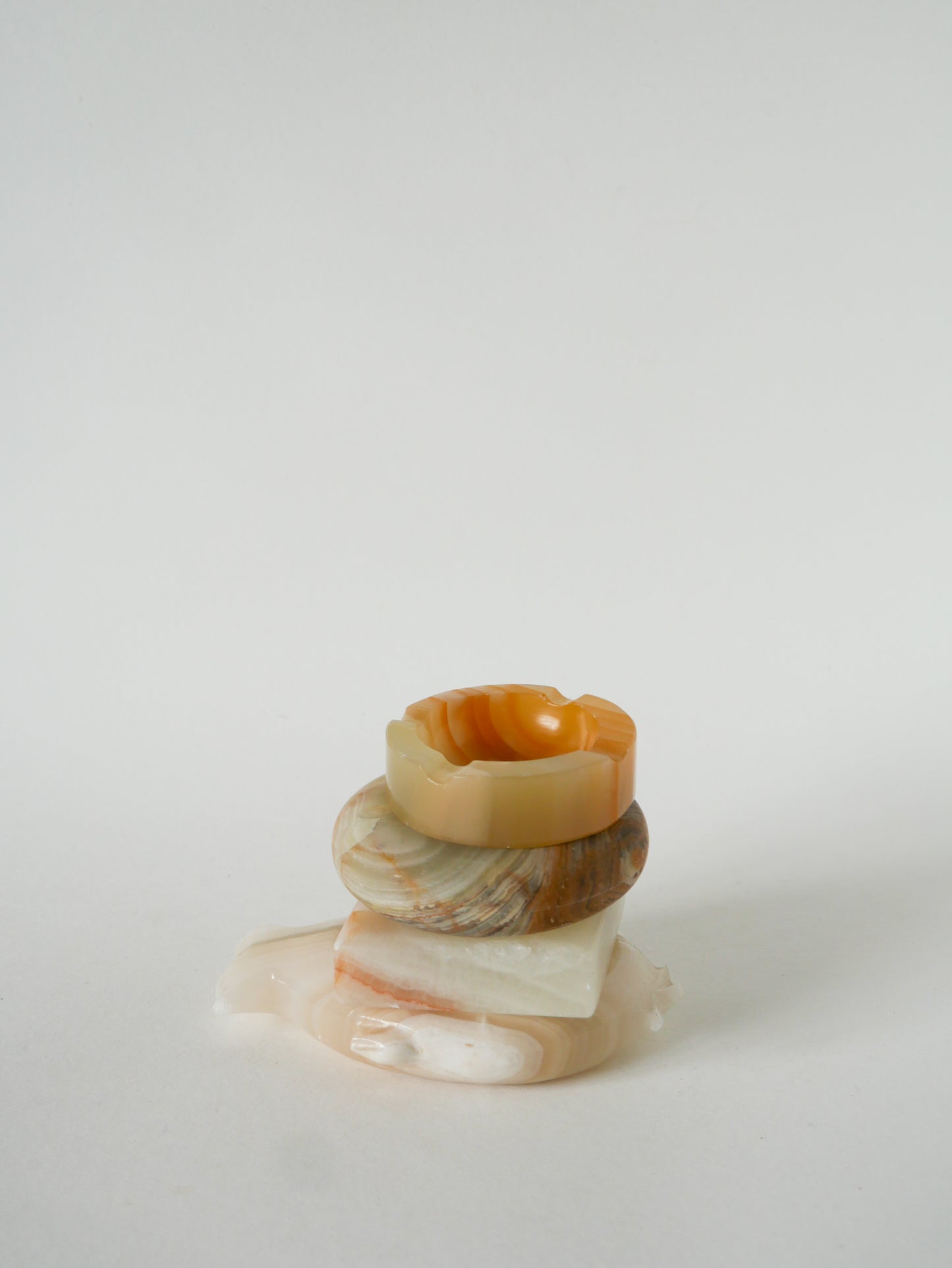 Cendrier en onyx forme carrée, Ecru, 1970 - 8 cm