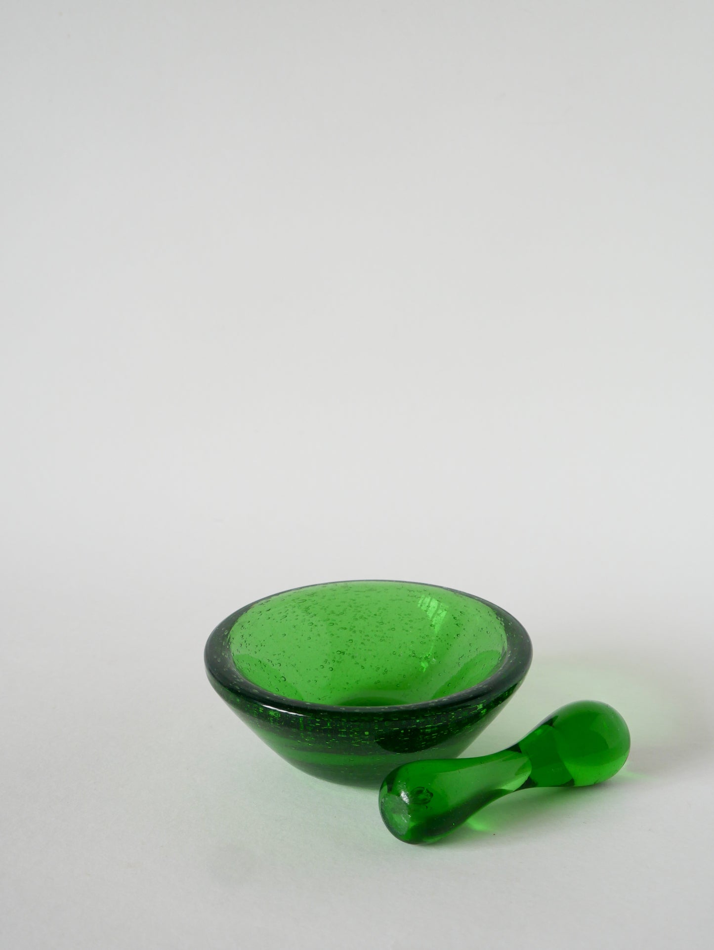 Mortier et pilon en verre bullé style Biot, Vert, 1960