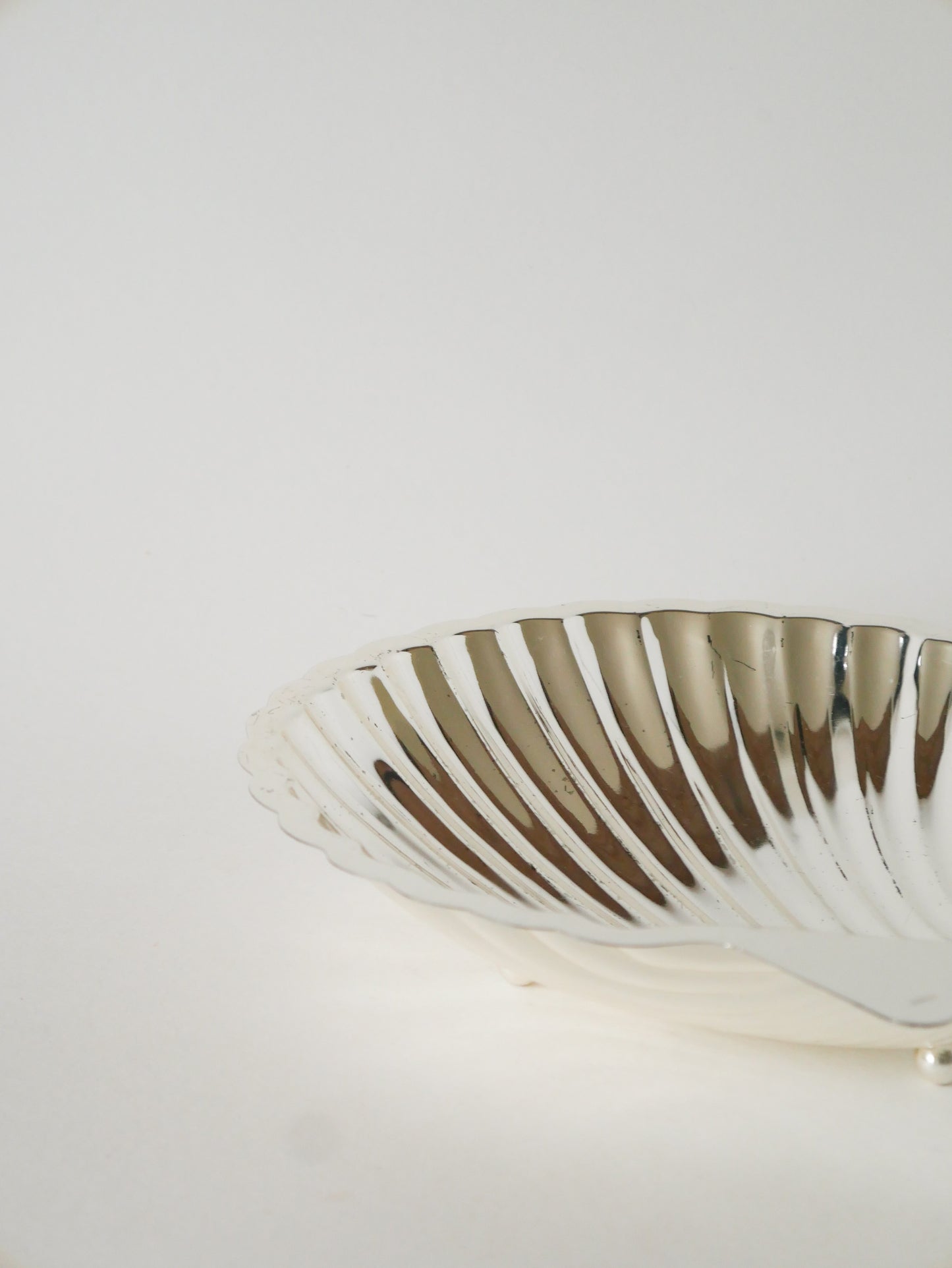 Grande coupe Coquillage en métal argenté, 1950