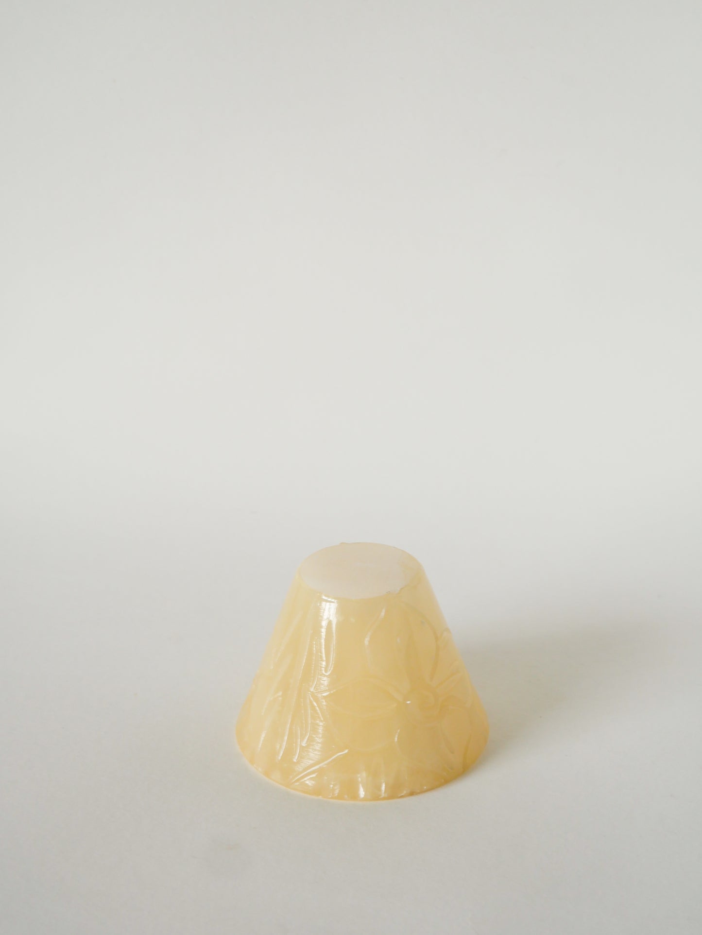 Grand mortier et pilon en Albâtre, Crème, Motifs Fleurs, 1970