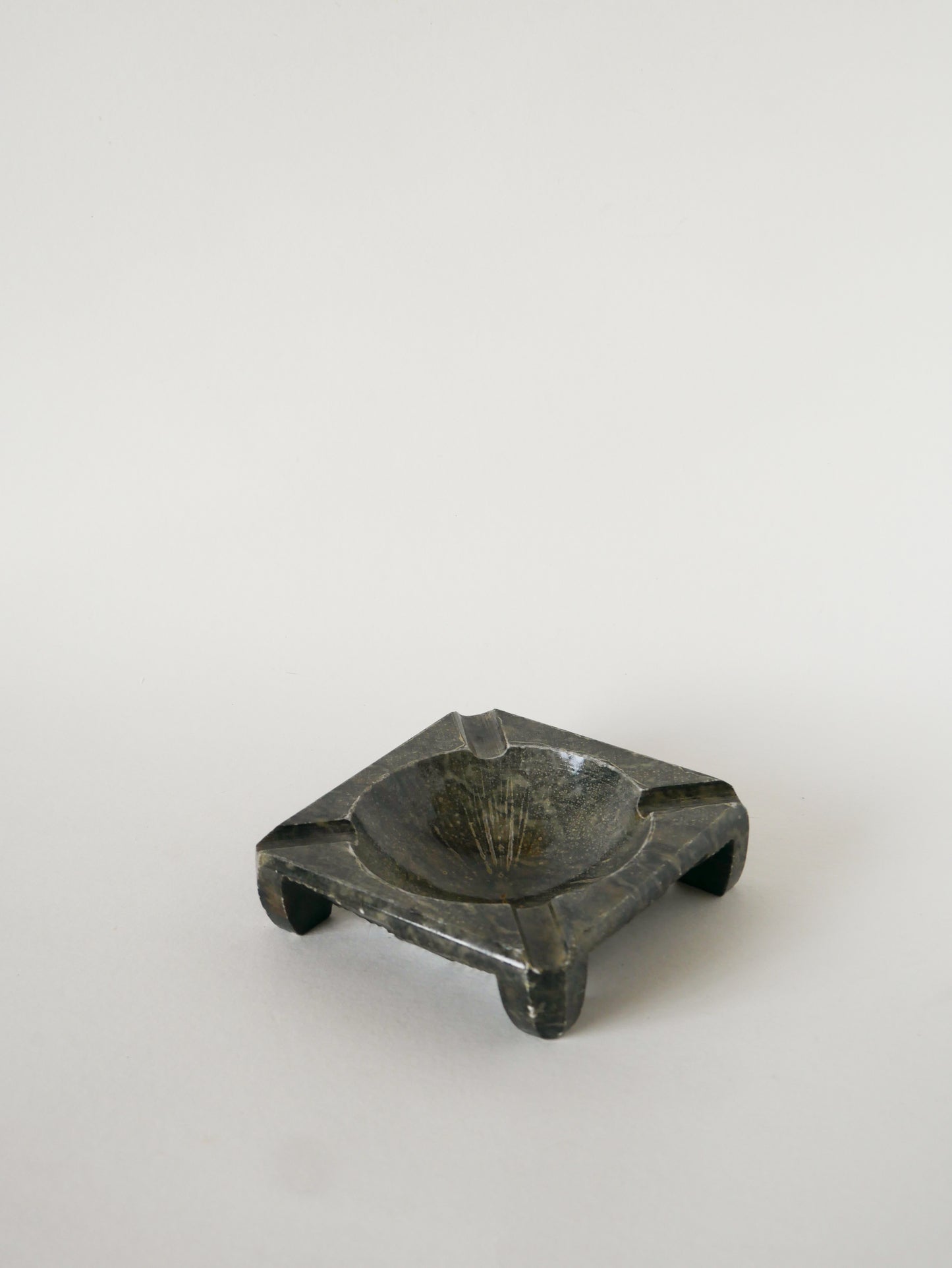 Très grand cendrier en marbre, forme Carrée, Gris Foncé, Design, 1970