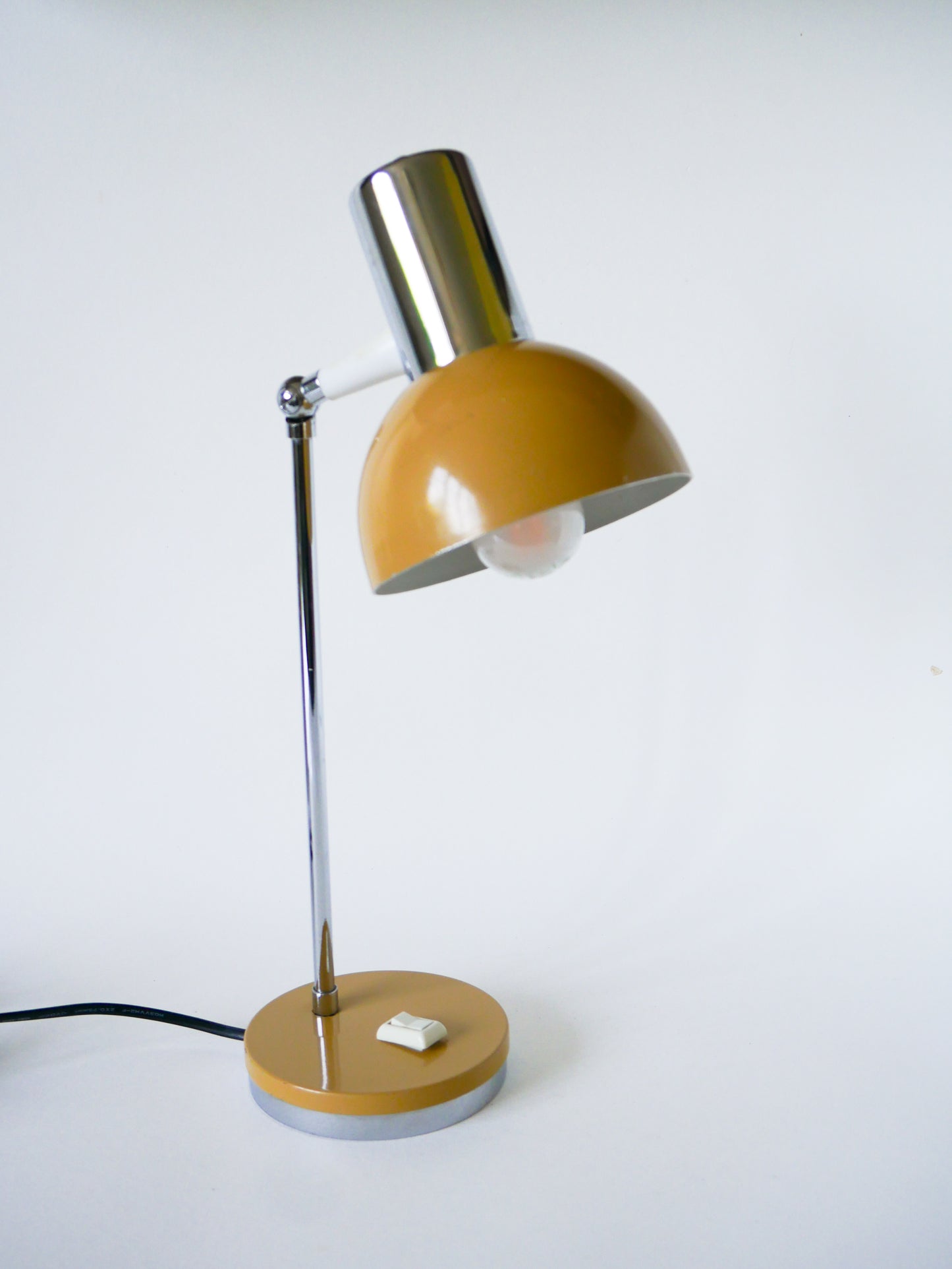 Lampe de bureau en métal, Beige & Chrome, 1970