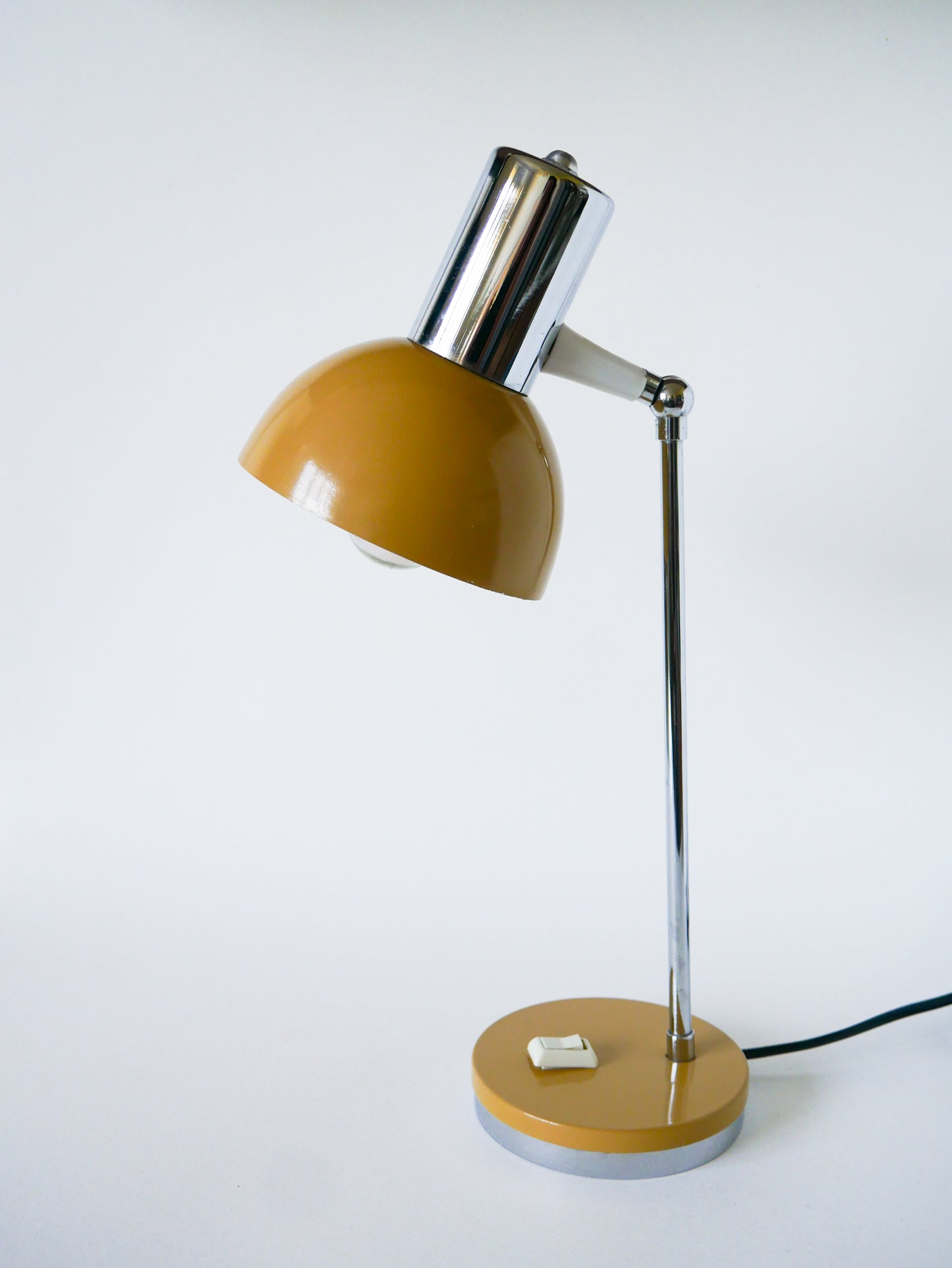 Lampe de bureau en métal, Beige & Chrome, 1970