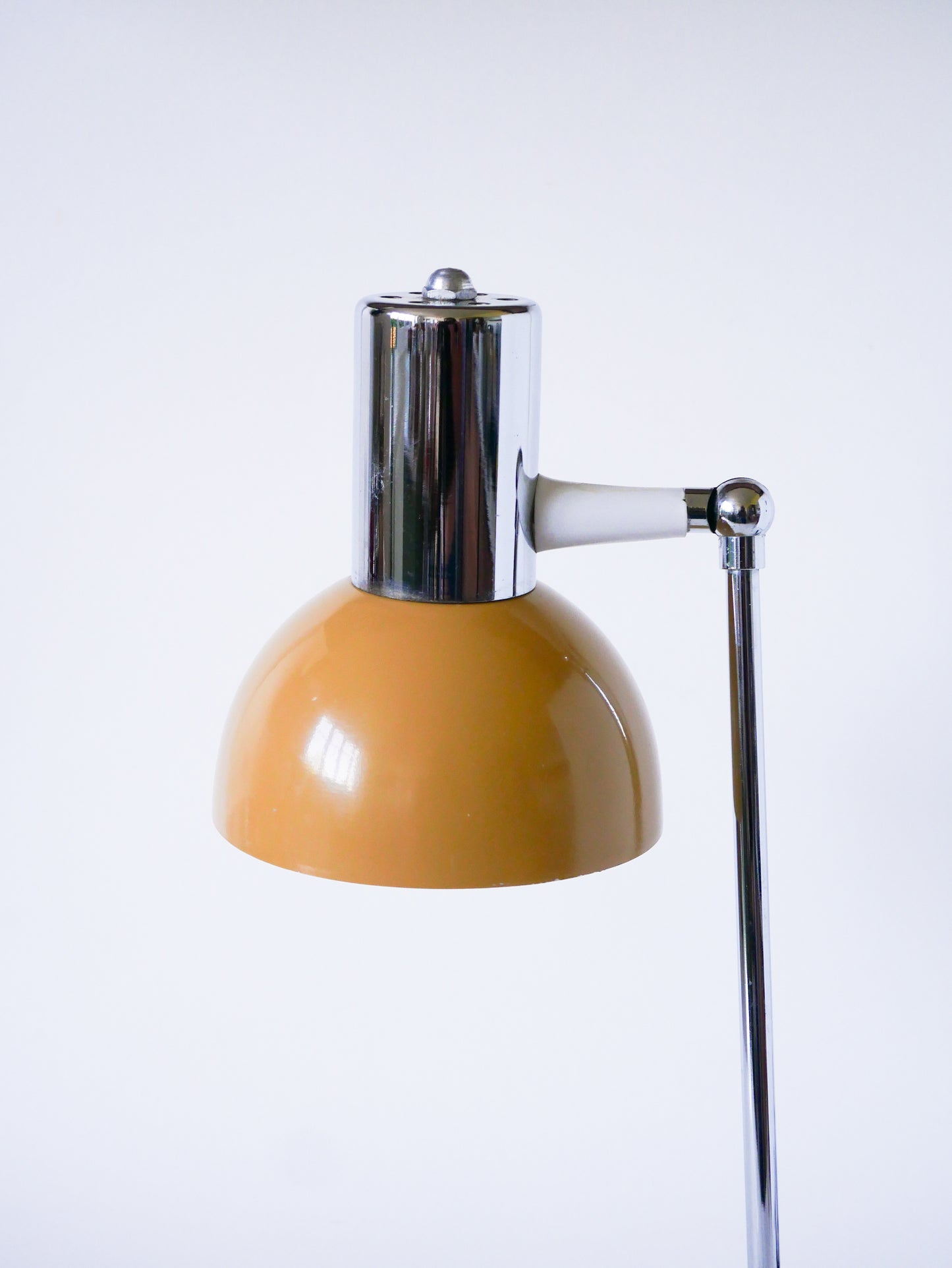 Lampe de bureau en métal, Beige & Chrome, 1970