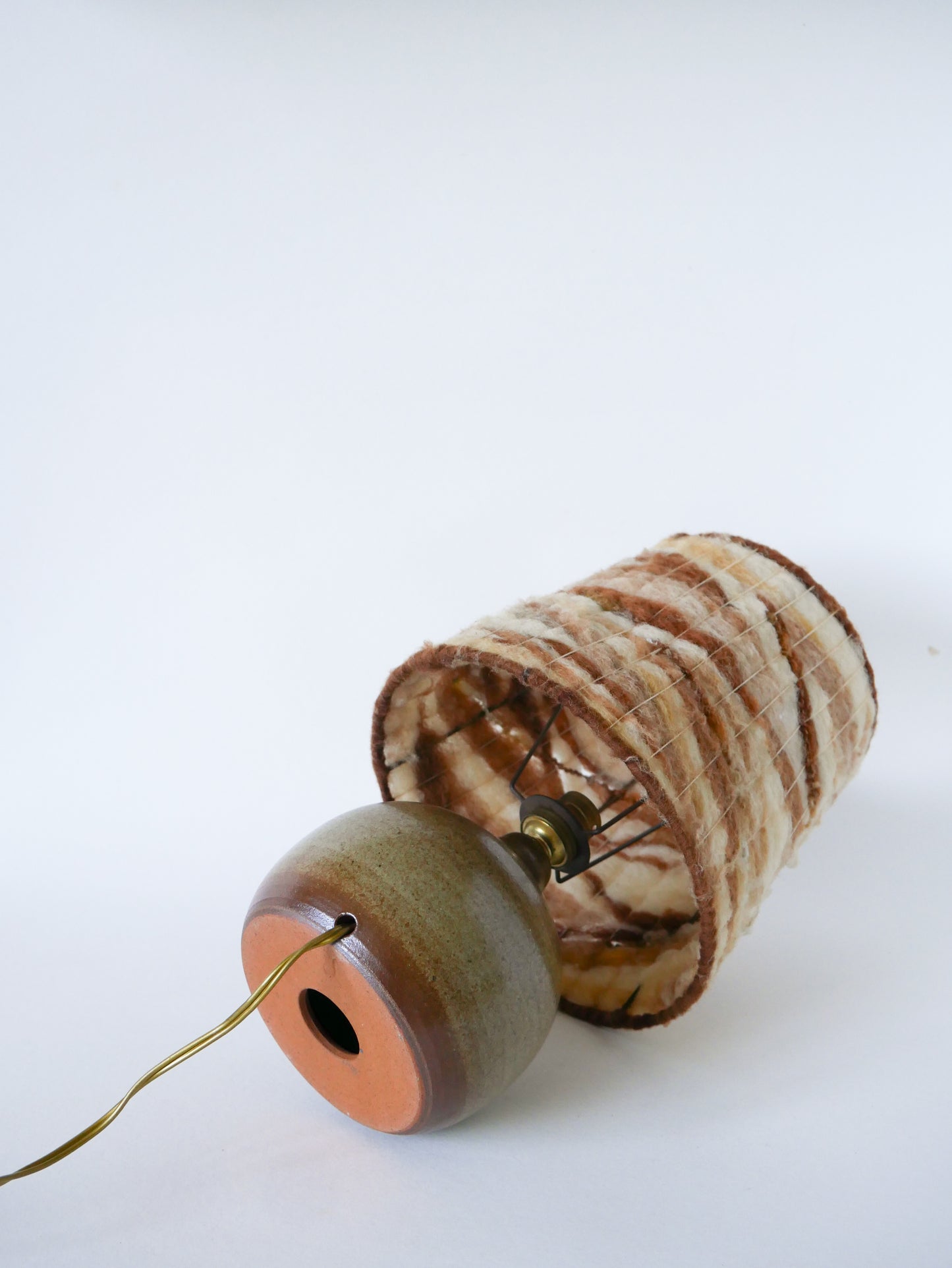 Lampe à poser en grès et abat-jour en laine tissée, 1970