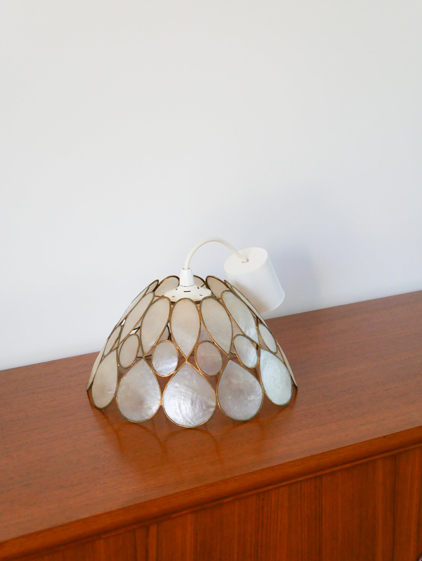 Petite suspension en nacre, 1960 - 25 cm