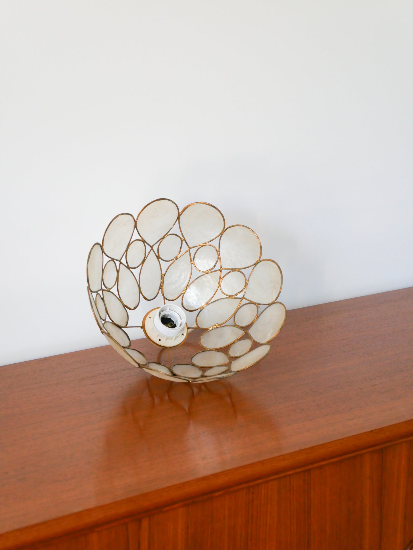 Petite suspension en nacre, 1960 - 25 cm