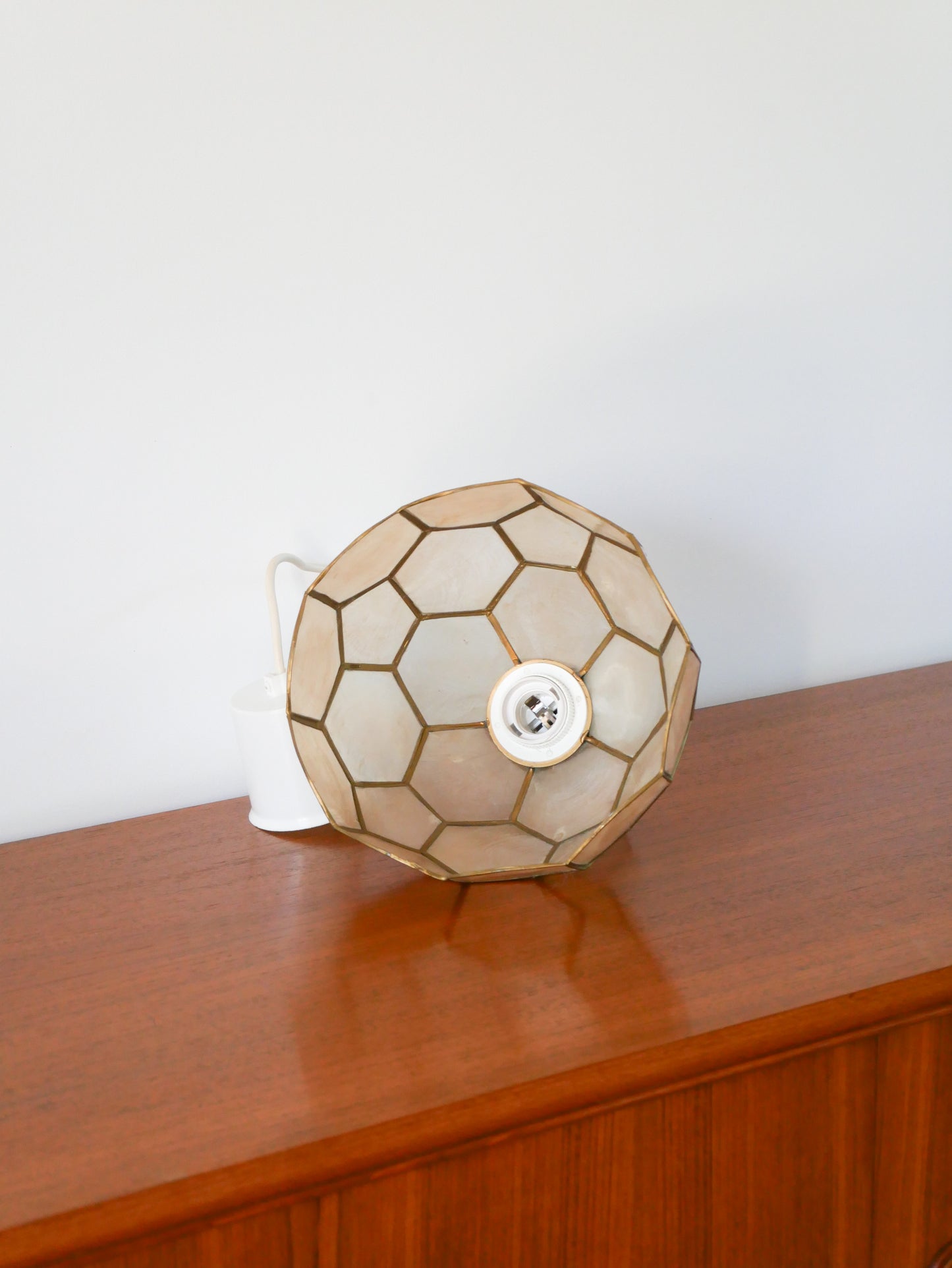 Petite suspension en nacre, 1960 - 22 cm