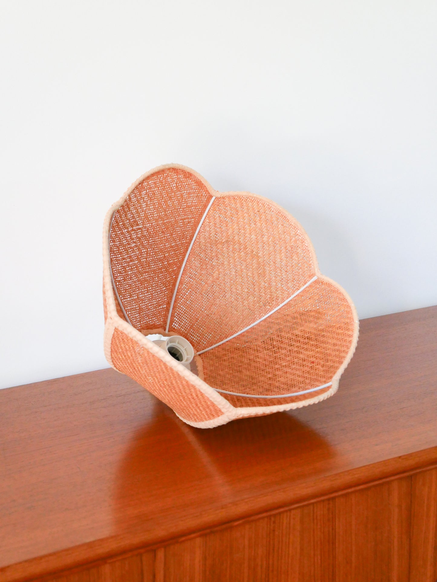 Suspension en rotin, forme Lotus, Beige Rose, 1960