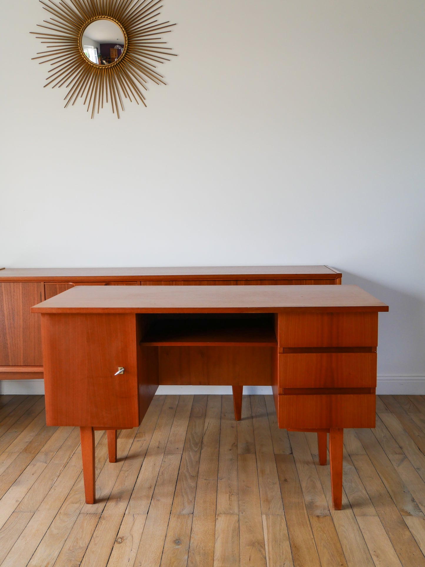 Bureau scandinave en placage teck, Design, 1950