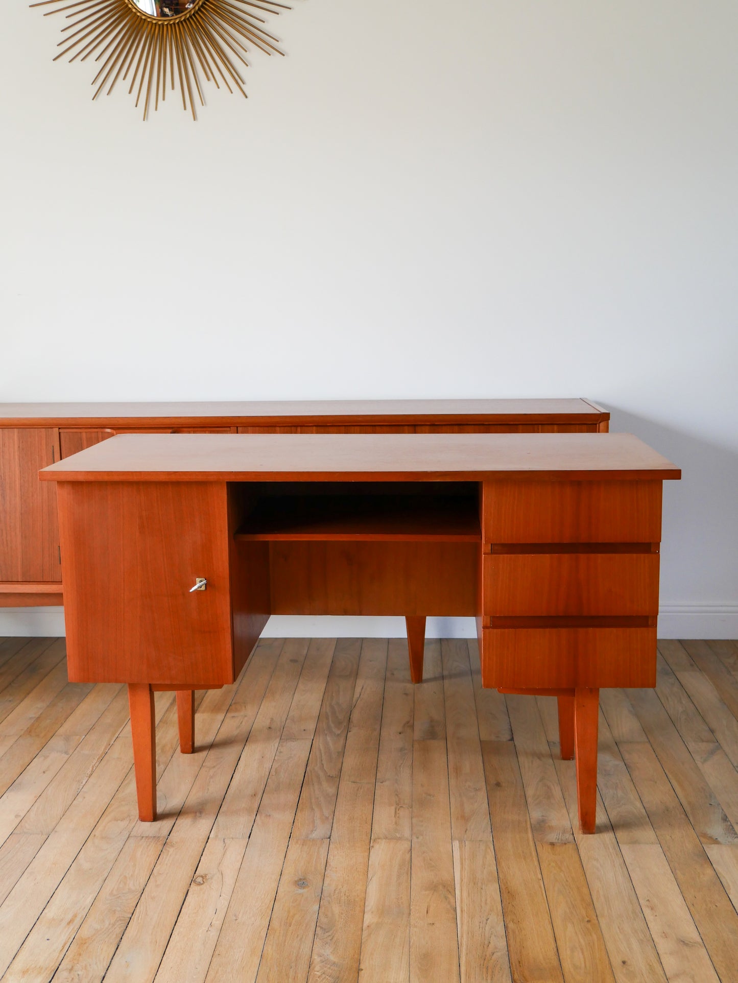 Bureau scandinave en placage teck, Design, 1950