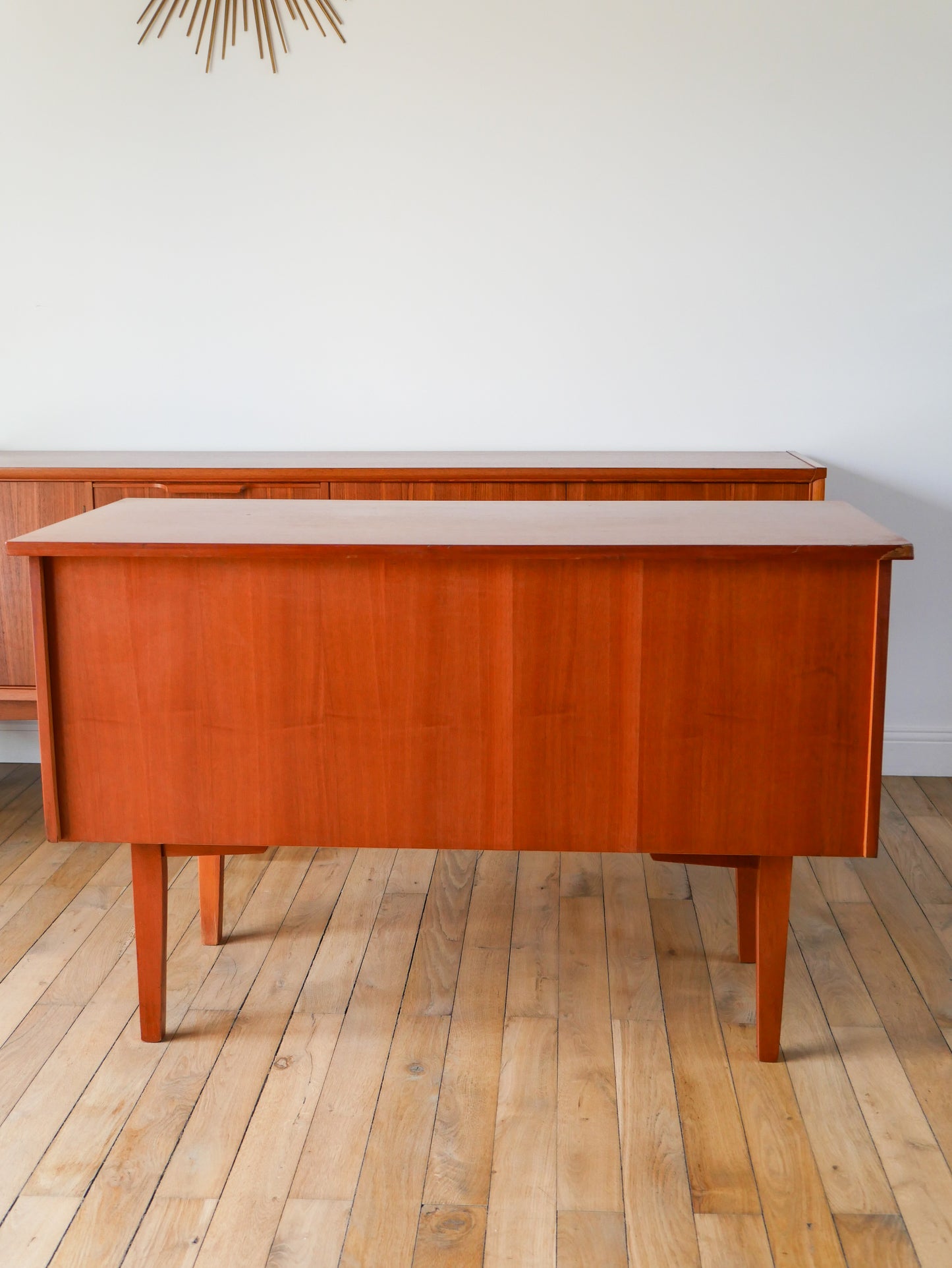 Bureau scandinave en placage teck, Design, 1950