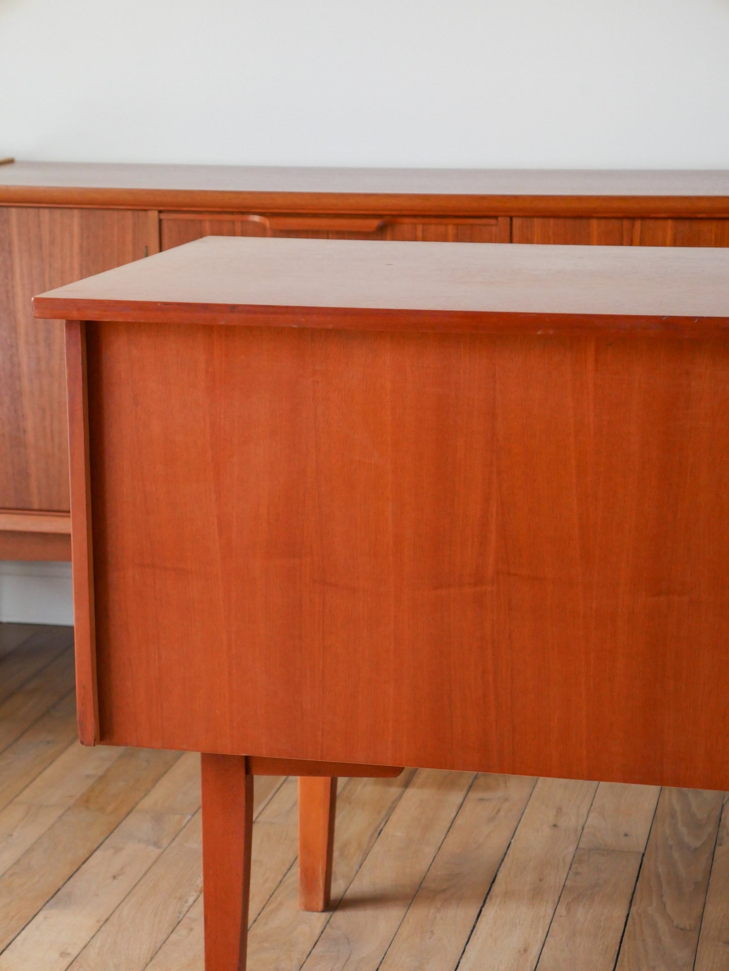 Bureau scandinave en placage teck, Design, 1950