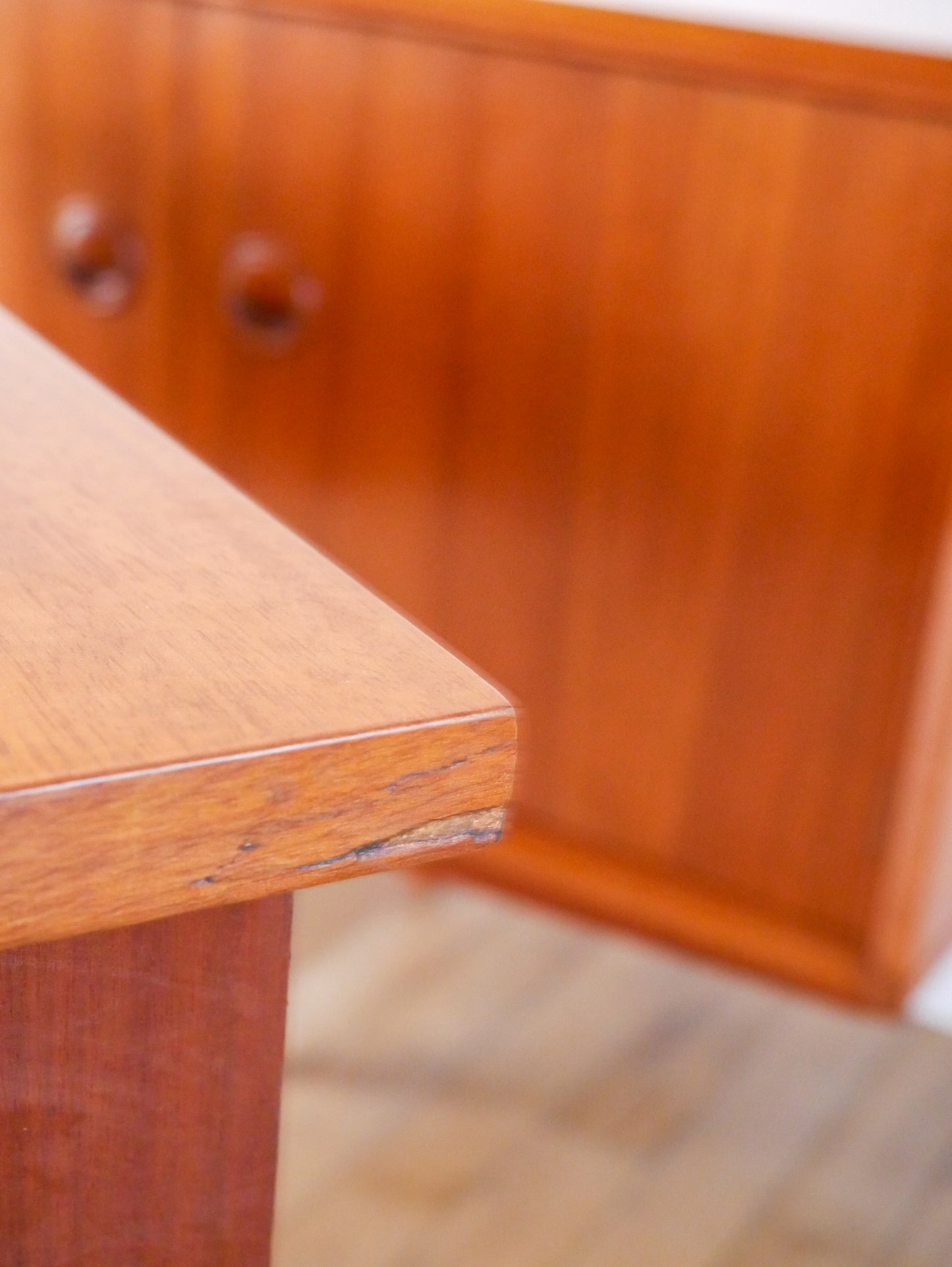 Bureau scandinave en placage teck, Design, 1950