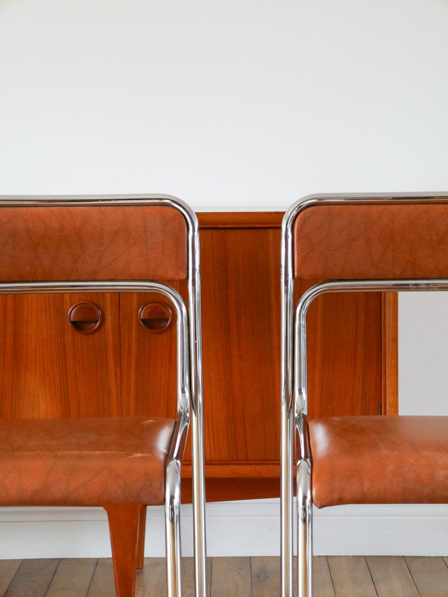 Paire de chaises en chrome et skaï marron, design, 1970