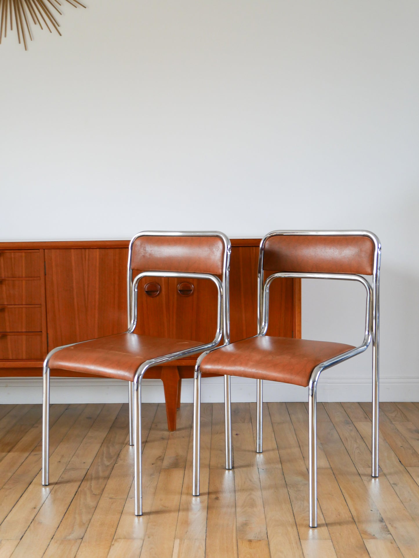 Paire de chaises en chrome et skaï marron, design, 1970