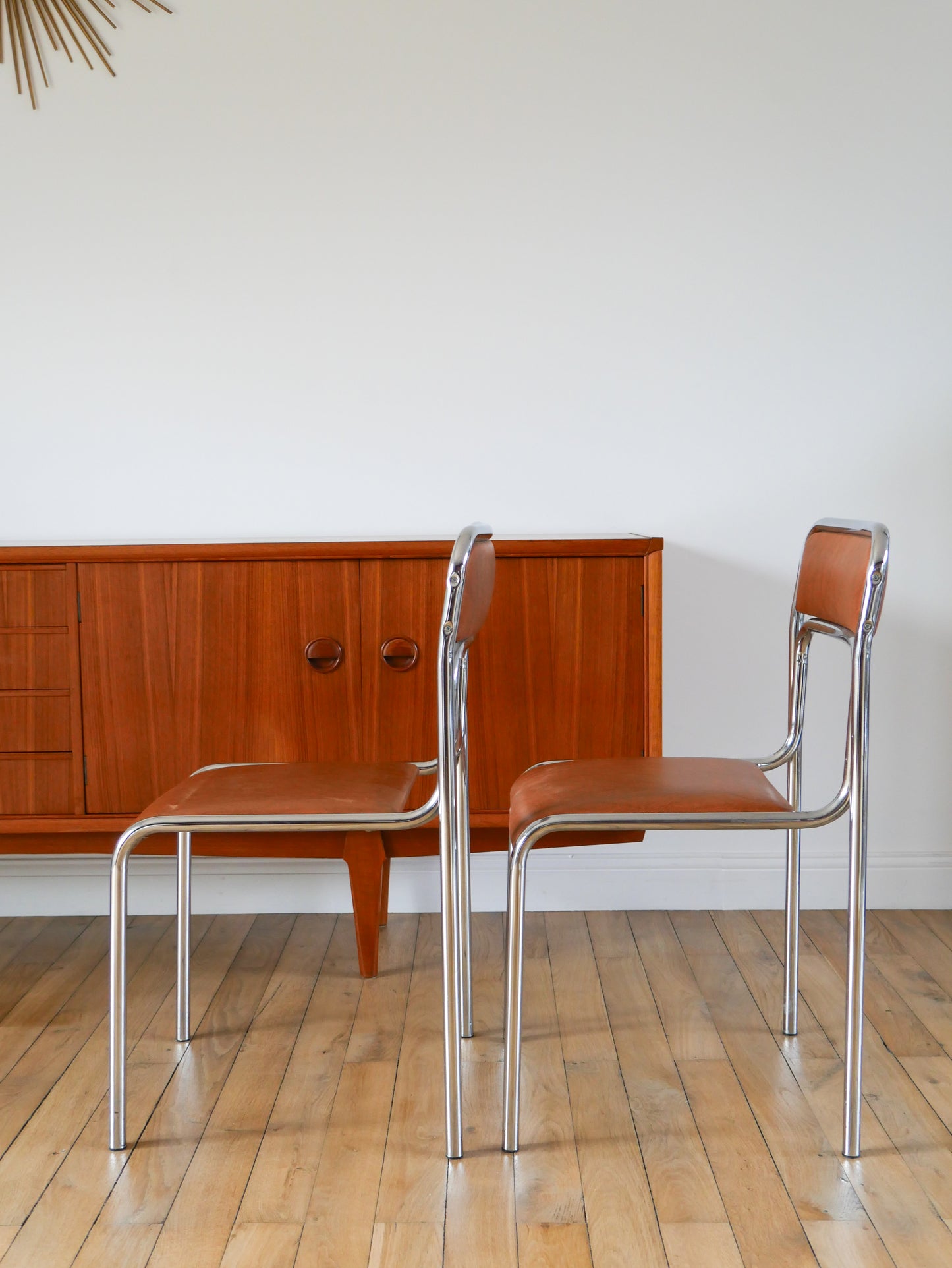 Paire de chaises en chrome et skaï marron, design, 1970