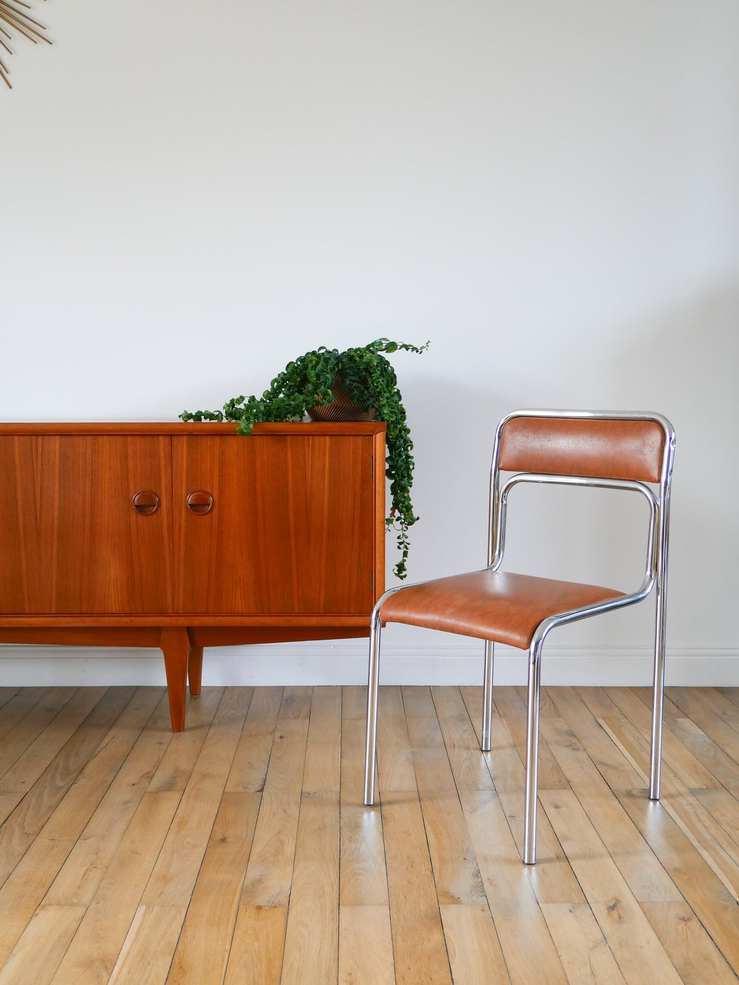 Paire de chaises en chrome et skaï marron, design, 1970