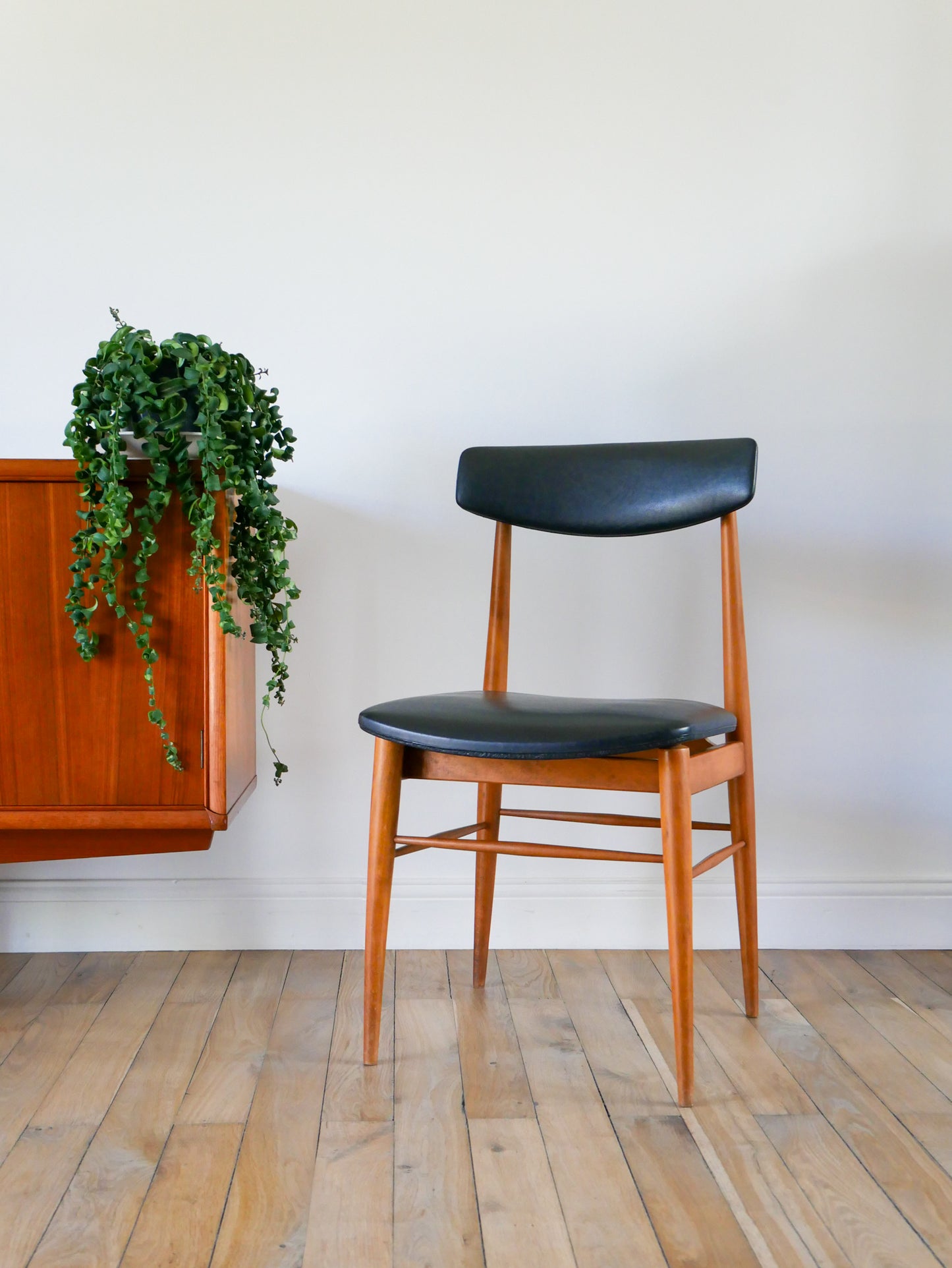 Chaise scandinave en teck et skaï, Noir, Design Danois, 1960