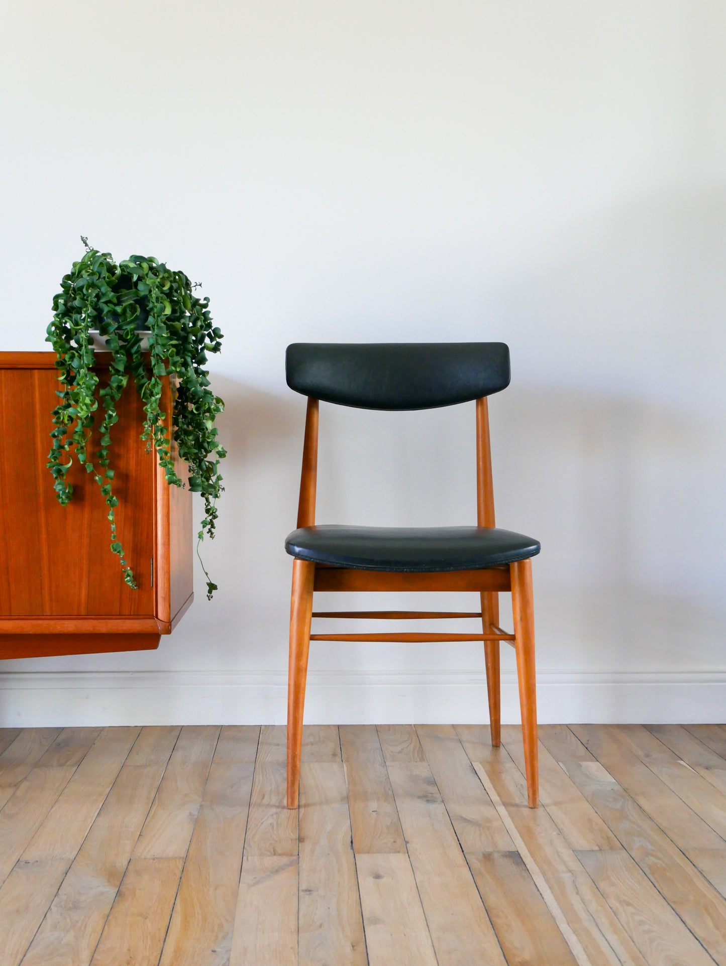 Chaise scandinave en teck et skaï, Noir, Design Danois, 1960