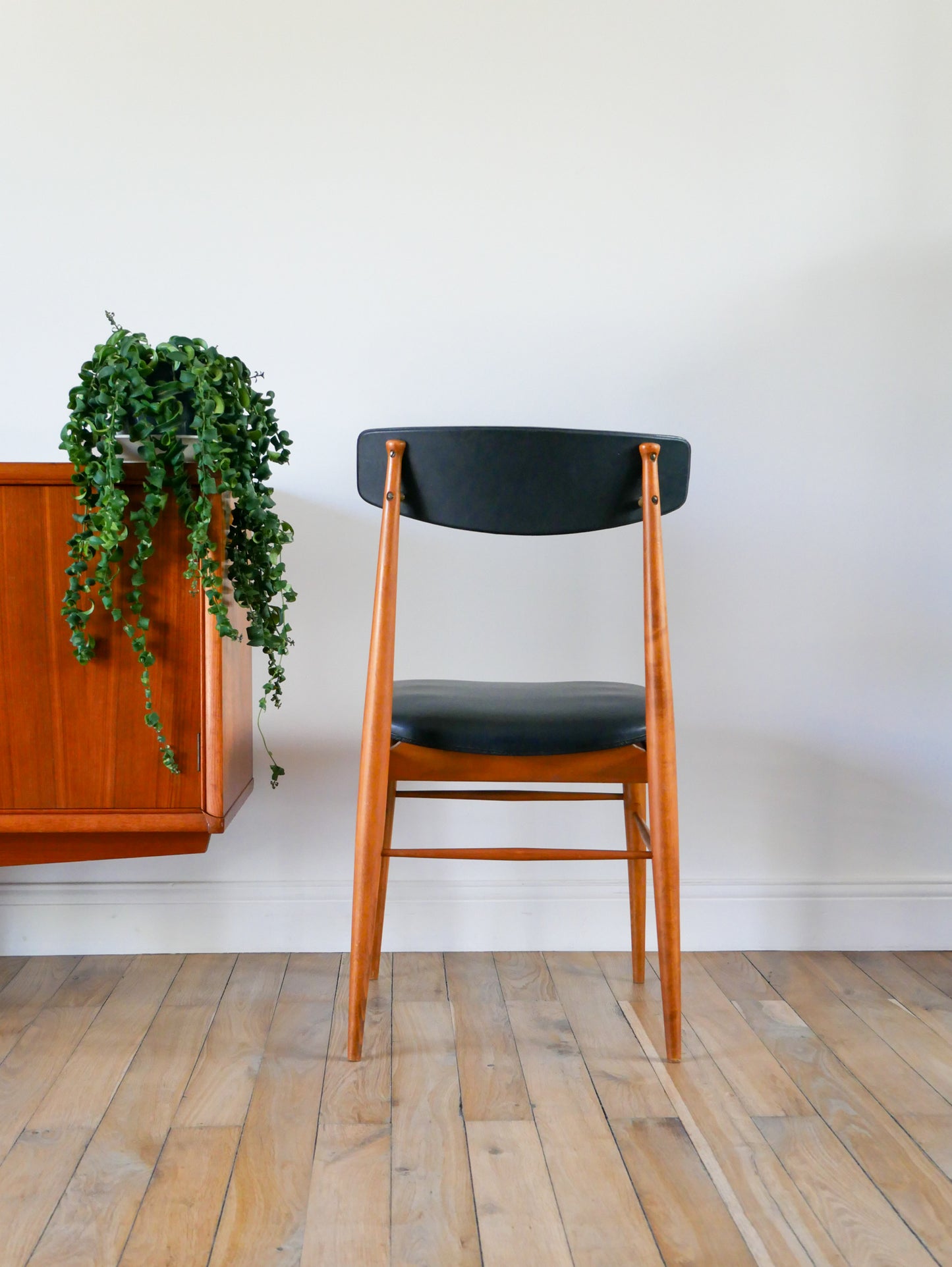 Chaise scandinave en teck et skaï, Noir, Design Danois, 1960