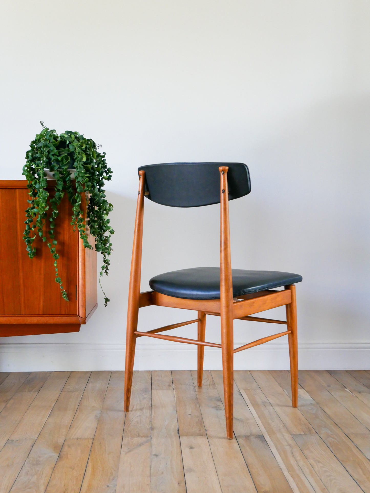 Chaise scandinave en teck et skaï, Noir, Design Danois, 1960