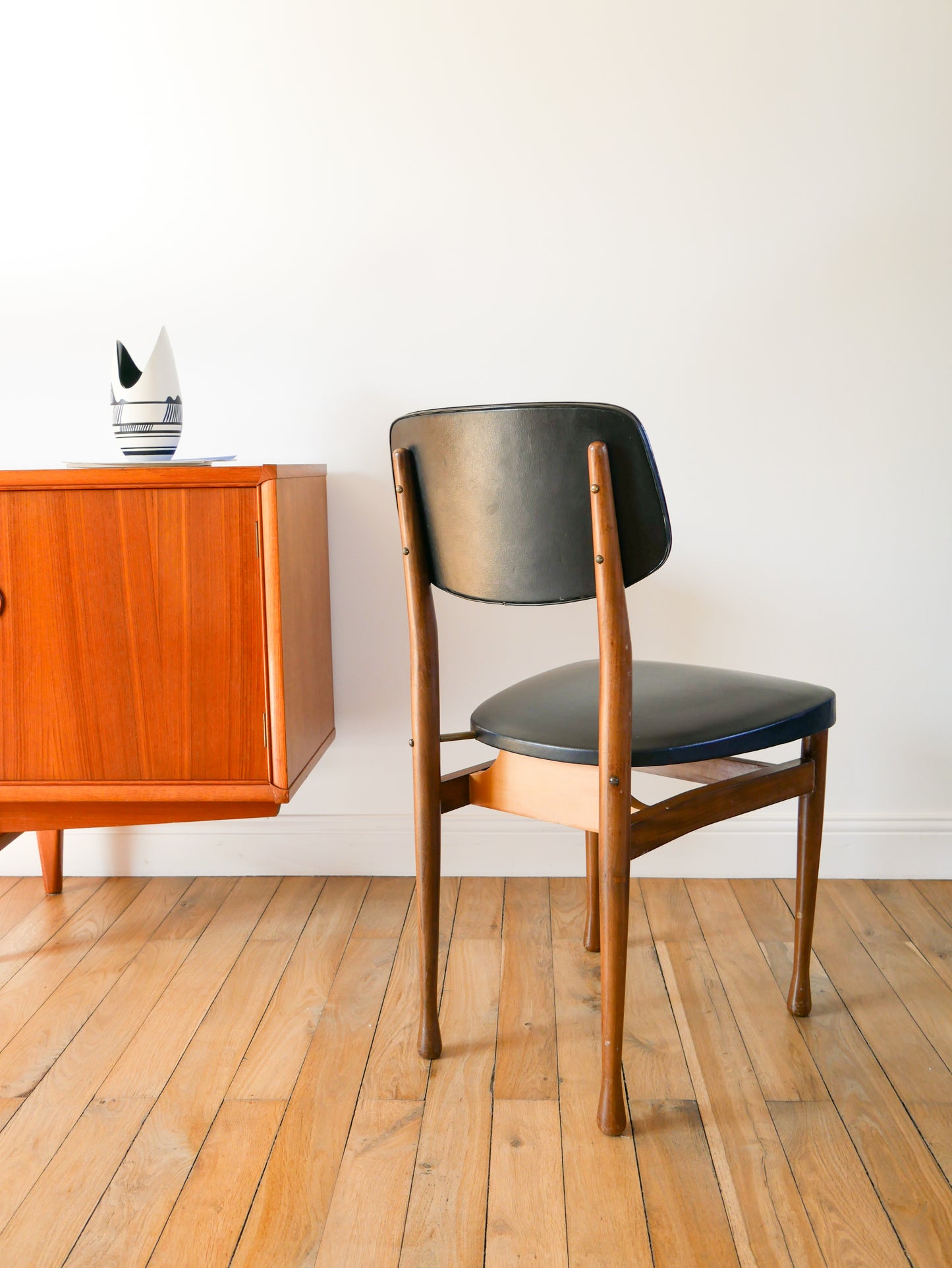 Ensemble de 4 chaises scandinave en bois de hêtre et skaï Noir, Made in Denmark, 1960