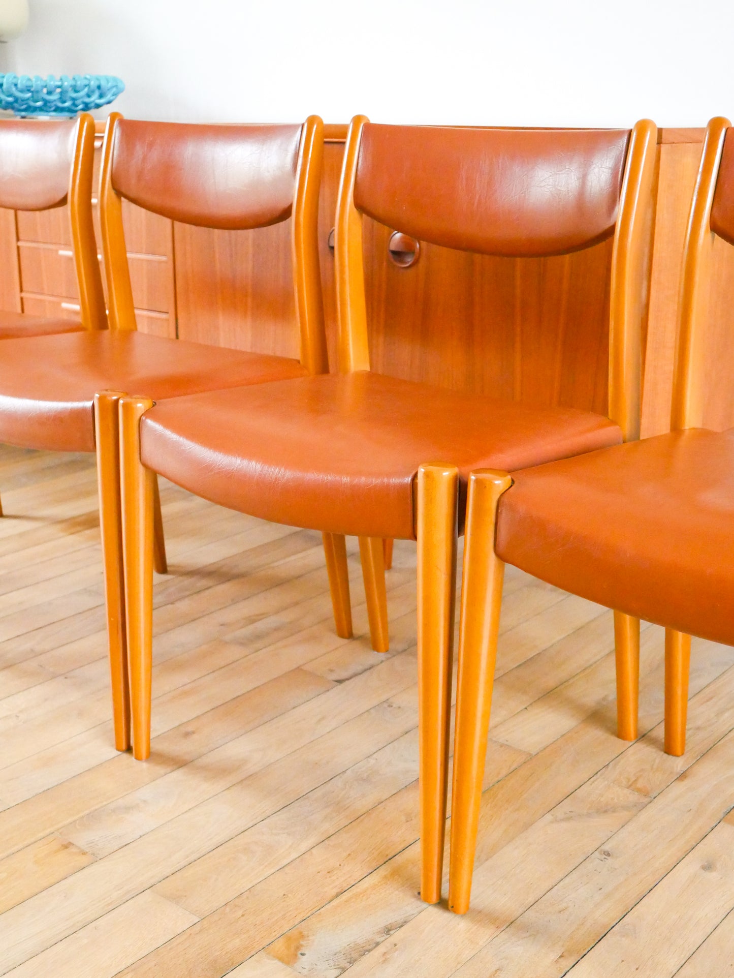 Ensemble de 4 chaises scandinaves, Miel & Mocha Mousse, 1950