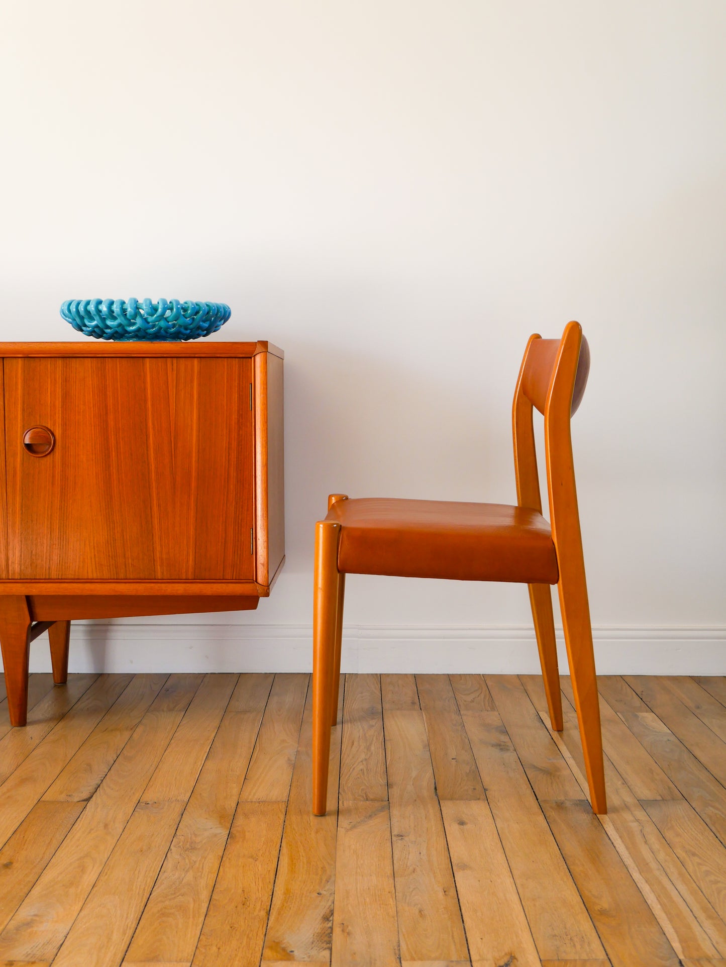 Ensemble de 4 chaises scandinaves, Miel & Mocha Mousse, 1950