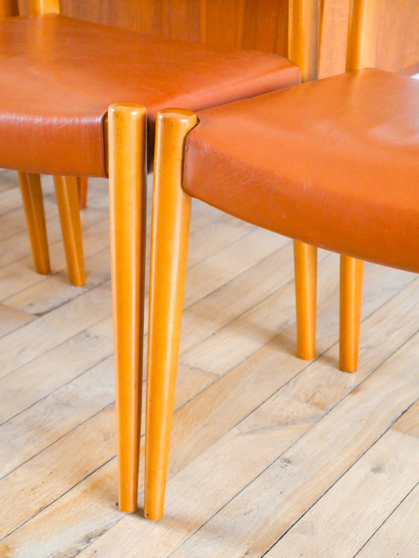 Ensemble de 4 chaises scandinaves, Miel & Mocha Mousse, 1950