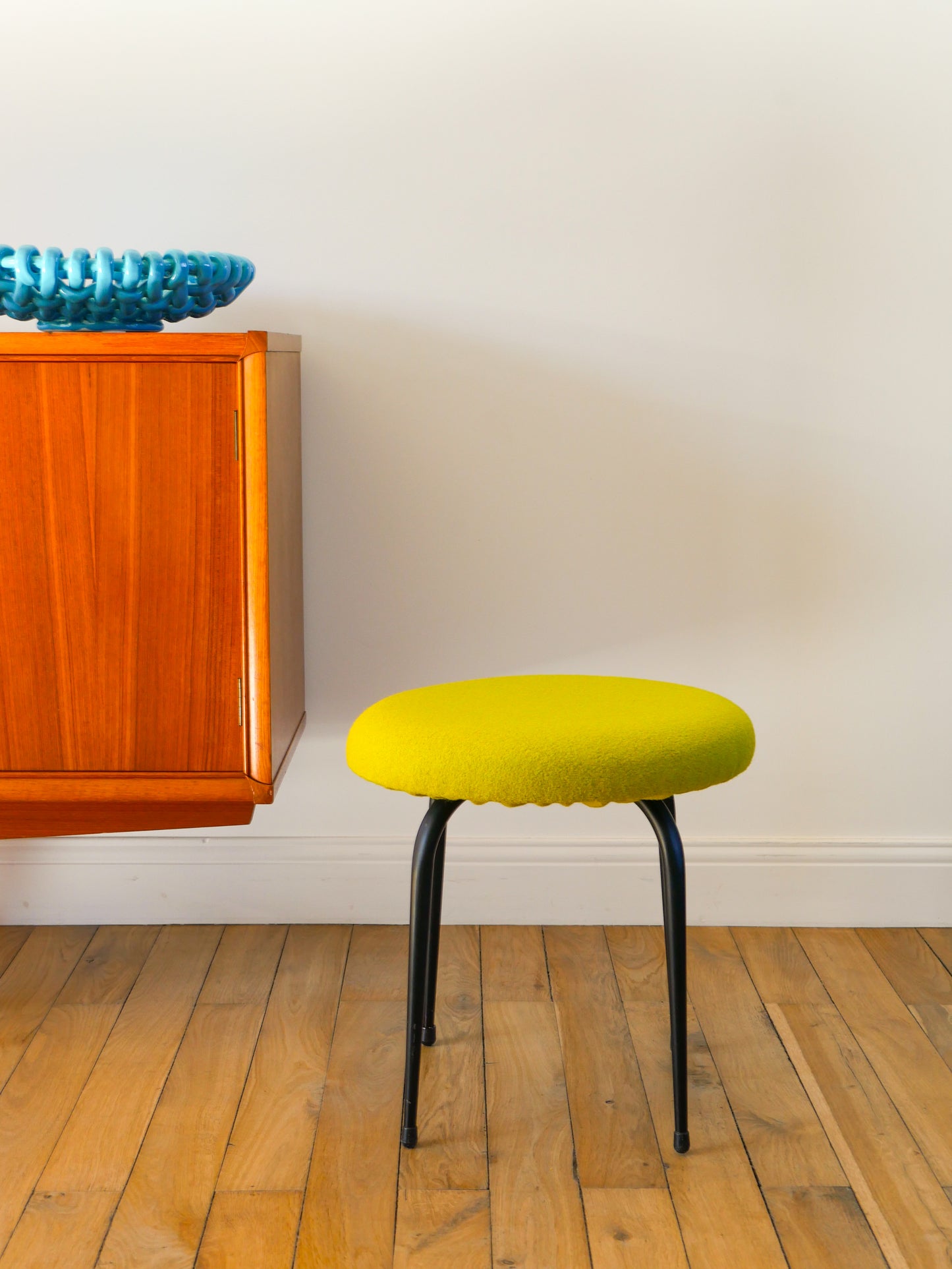Tabouret en fer noir et laine bouillie, Vert, 1960